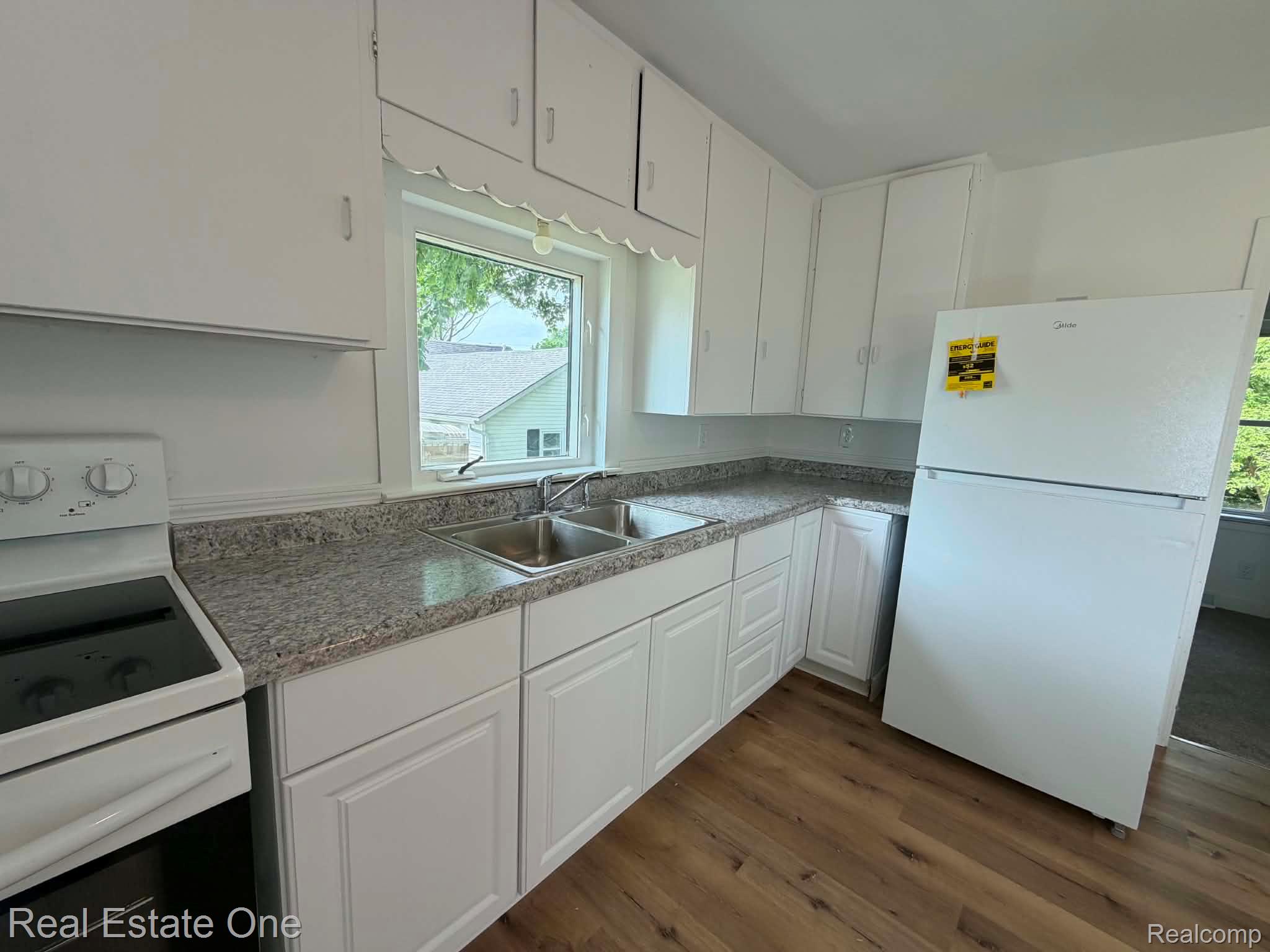 3585 Marcus Street Property Photo 15