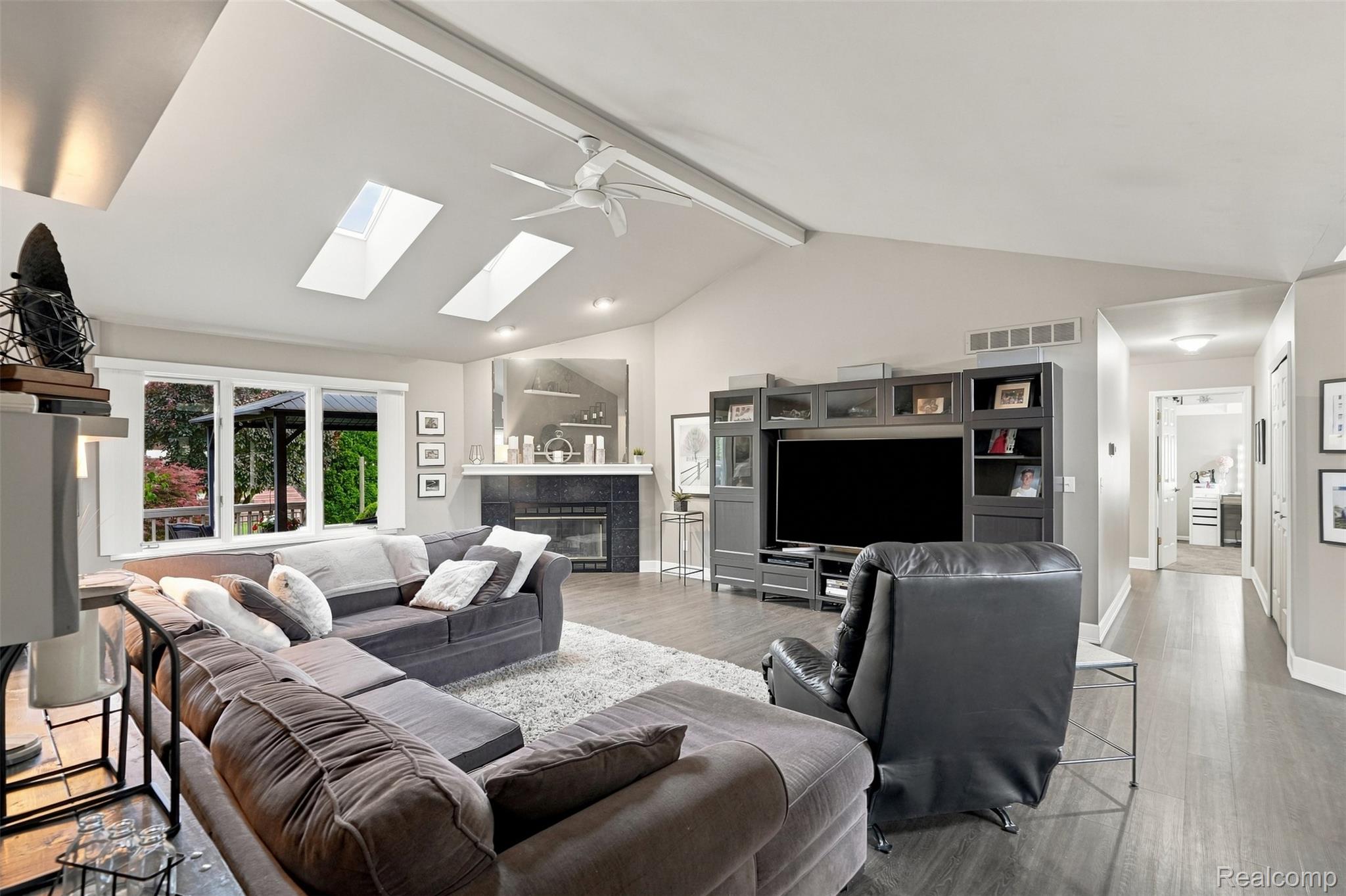 47676 Sandy Ridge Drive Property Photo 8