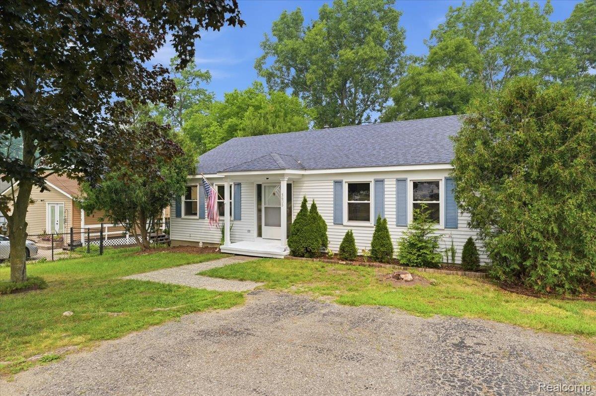 5608 Clinton River Drive Property Photo 1