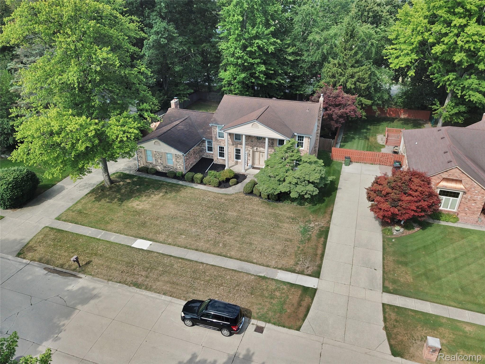 54359 Algonquin Drive Property Photo 3