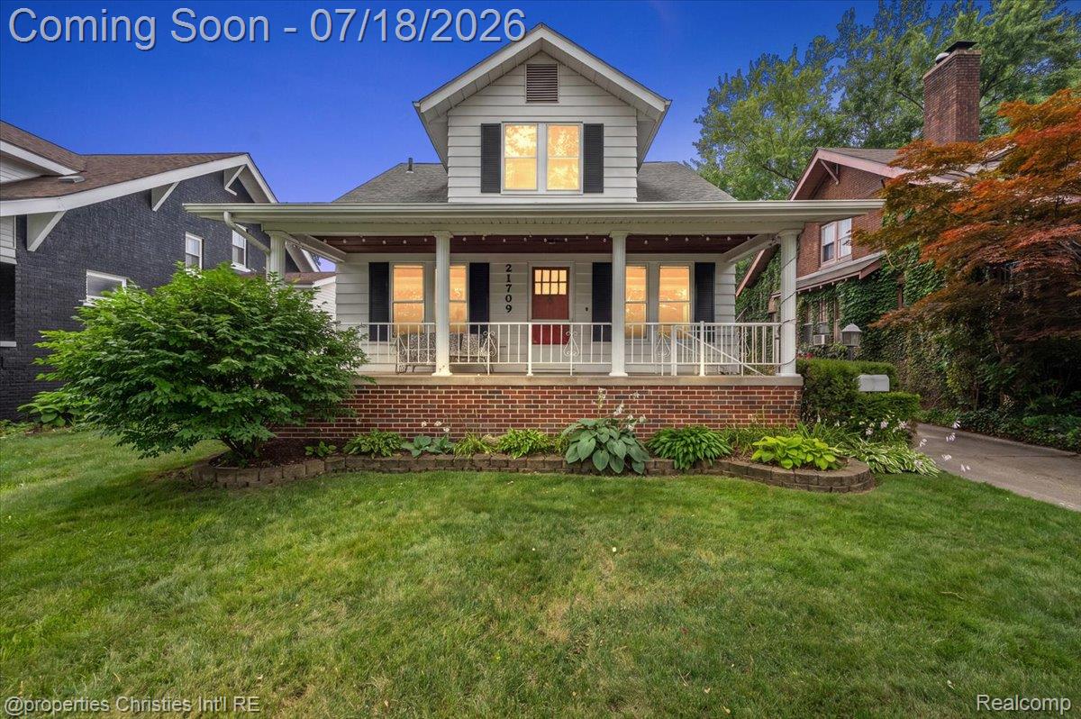 21709 Tenny Street Property Photo 1