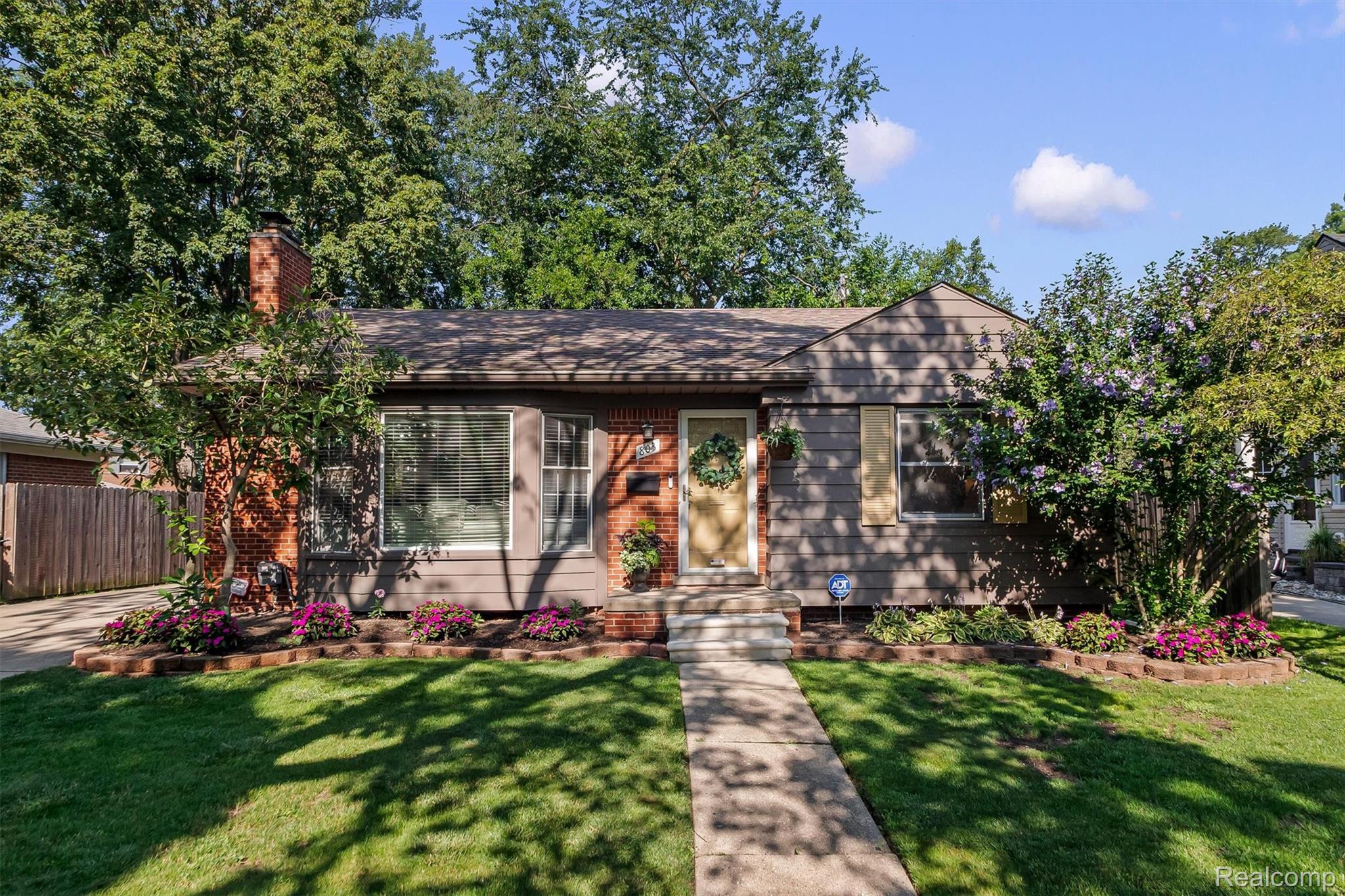 803 Oakridge Avenue Property Photo 1