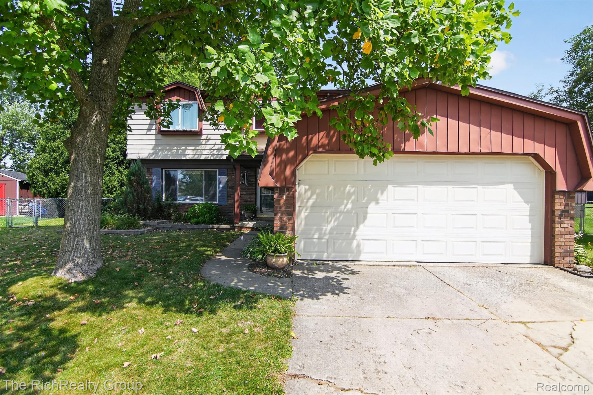 2313 Abbey Court Property Photo 1
