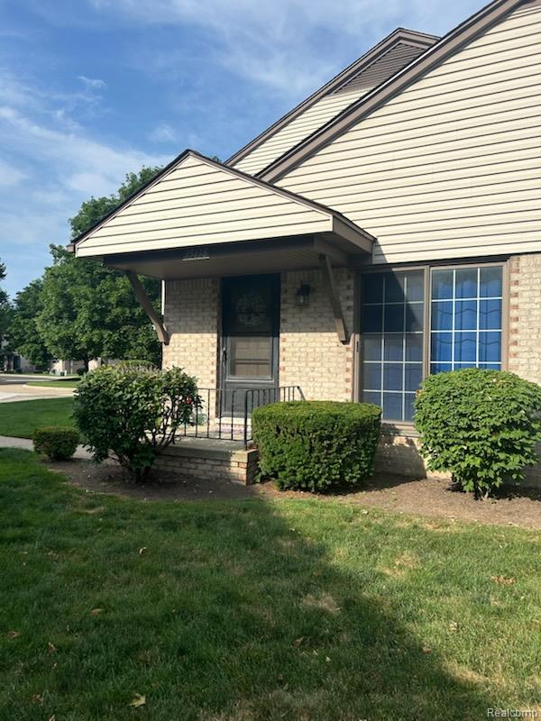35138 N Bay Circle Property Photo 1