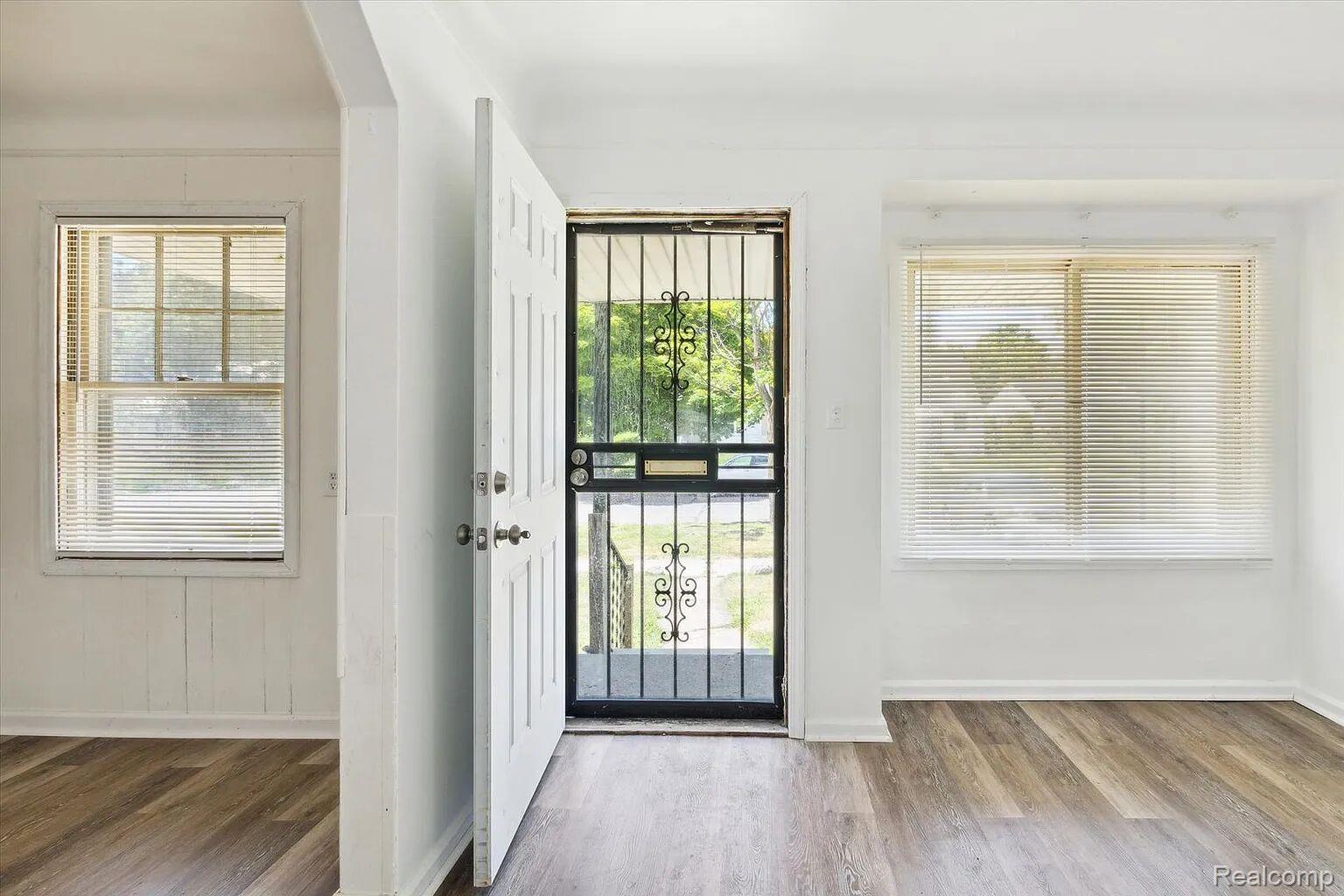 19400 Harlow Street Property Photo 3