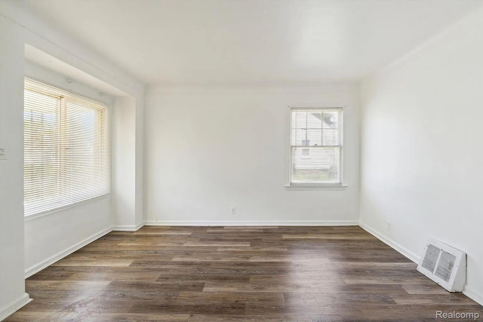 19400 Harlow Street Property Photo 4
