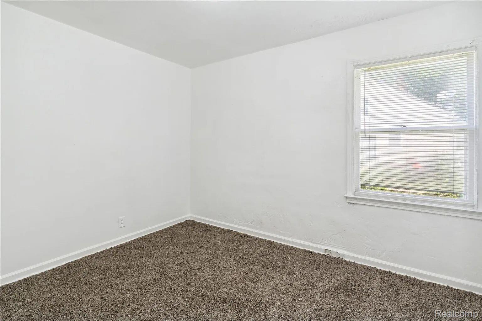 19400 Harlow Street Property Photo 10