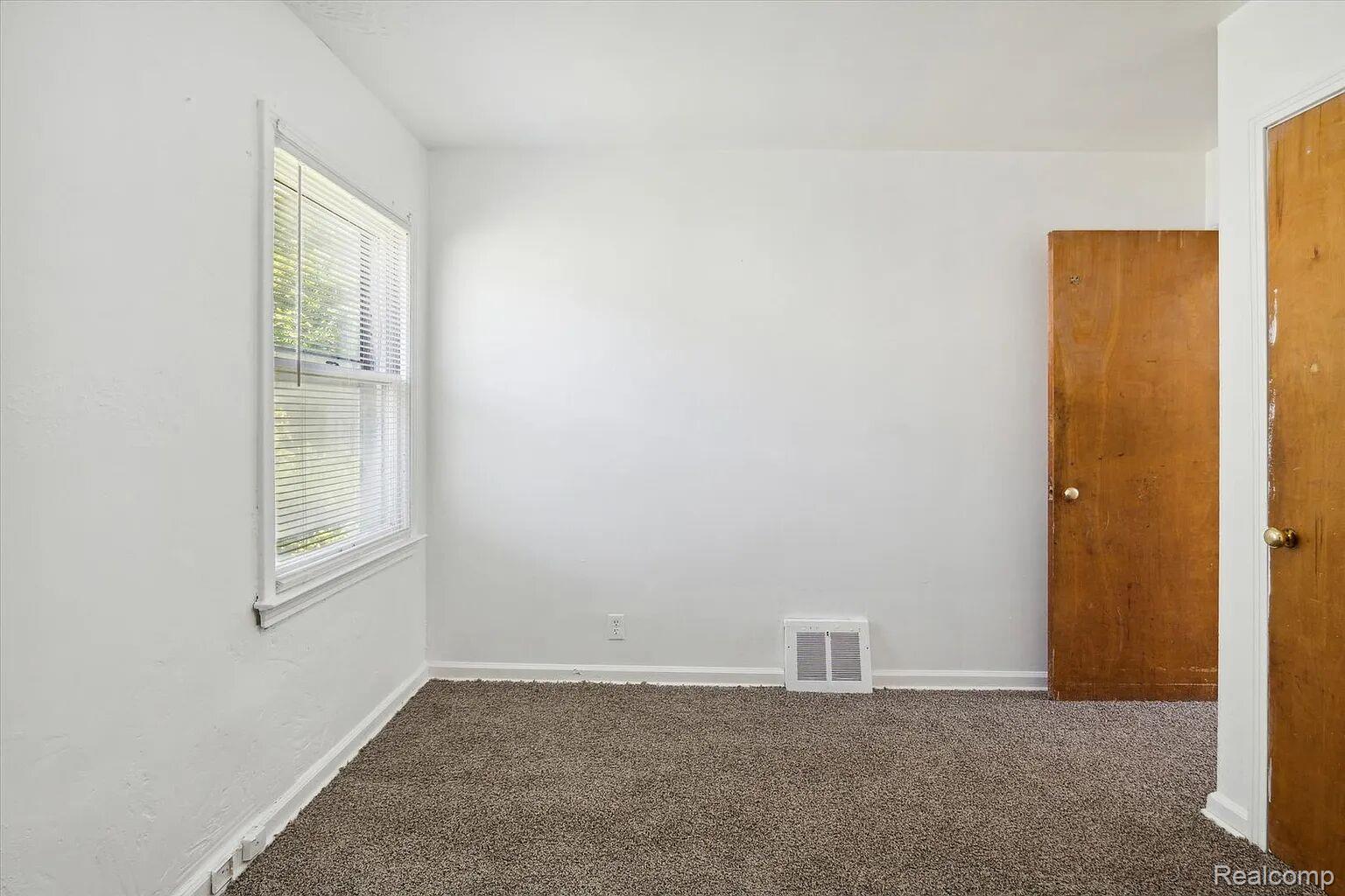 19400 Harlow Street Property Photo 11