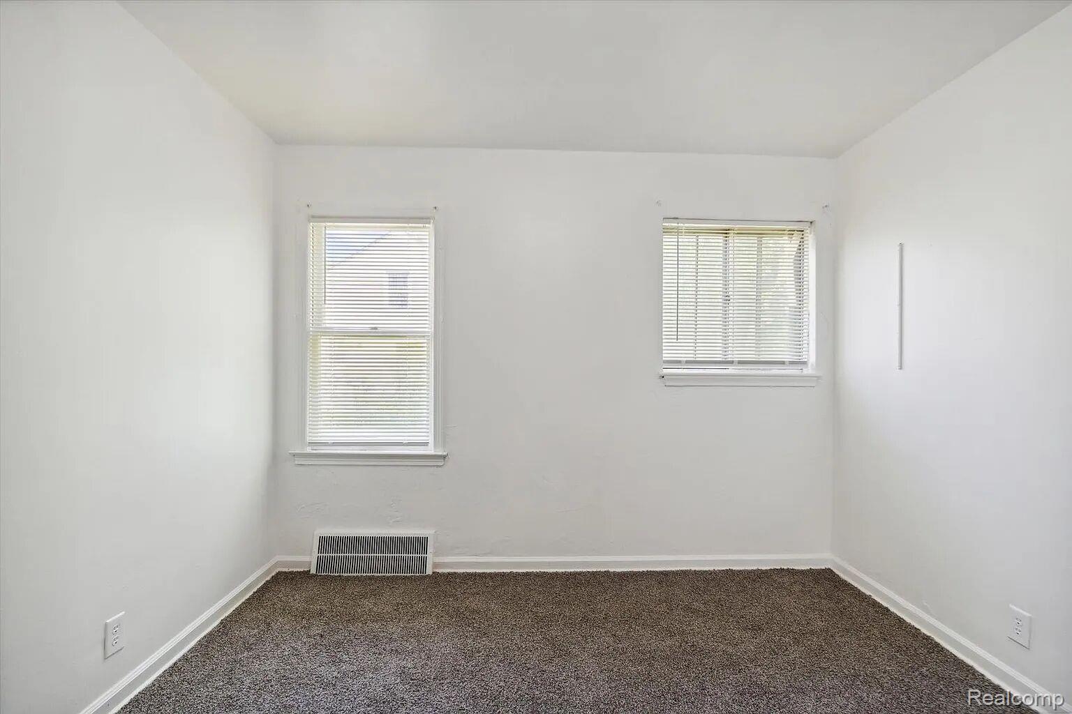 19400 Harlow Street Property Photo 12