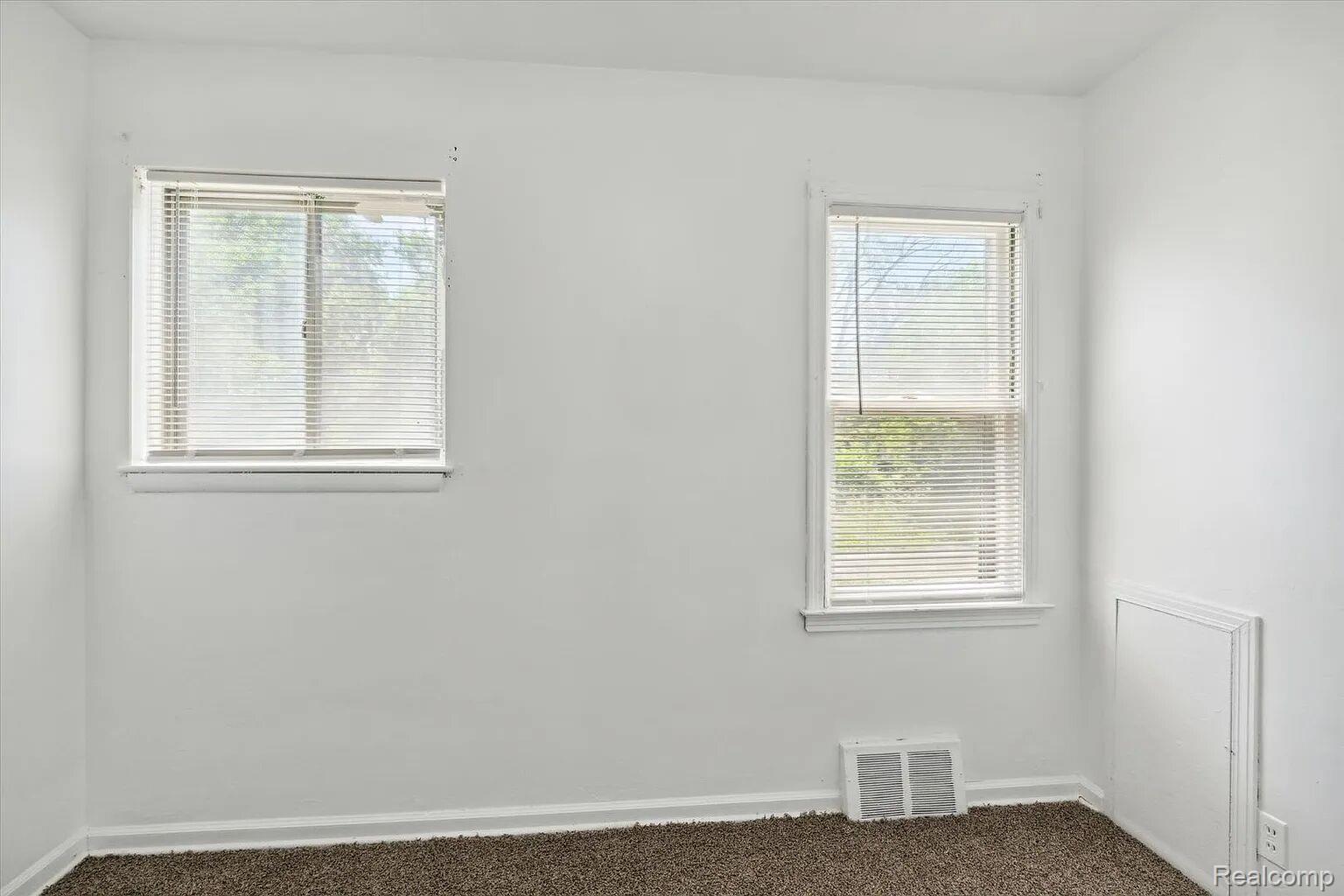 19400 Harlow Street Property Photo 14