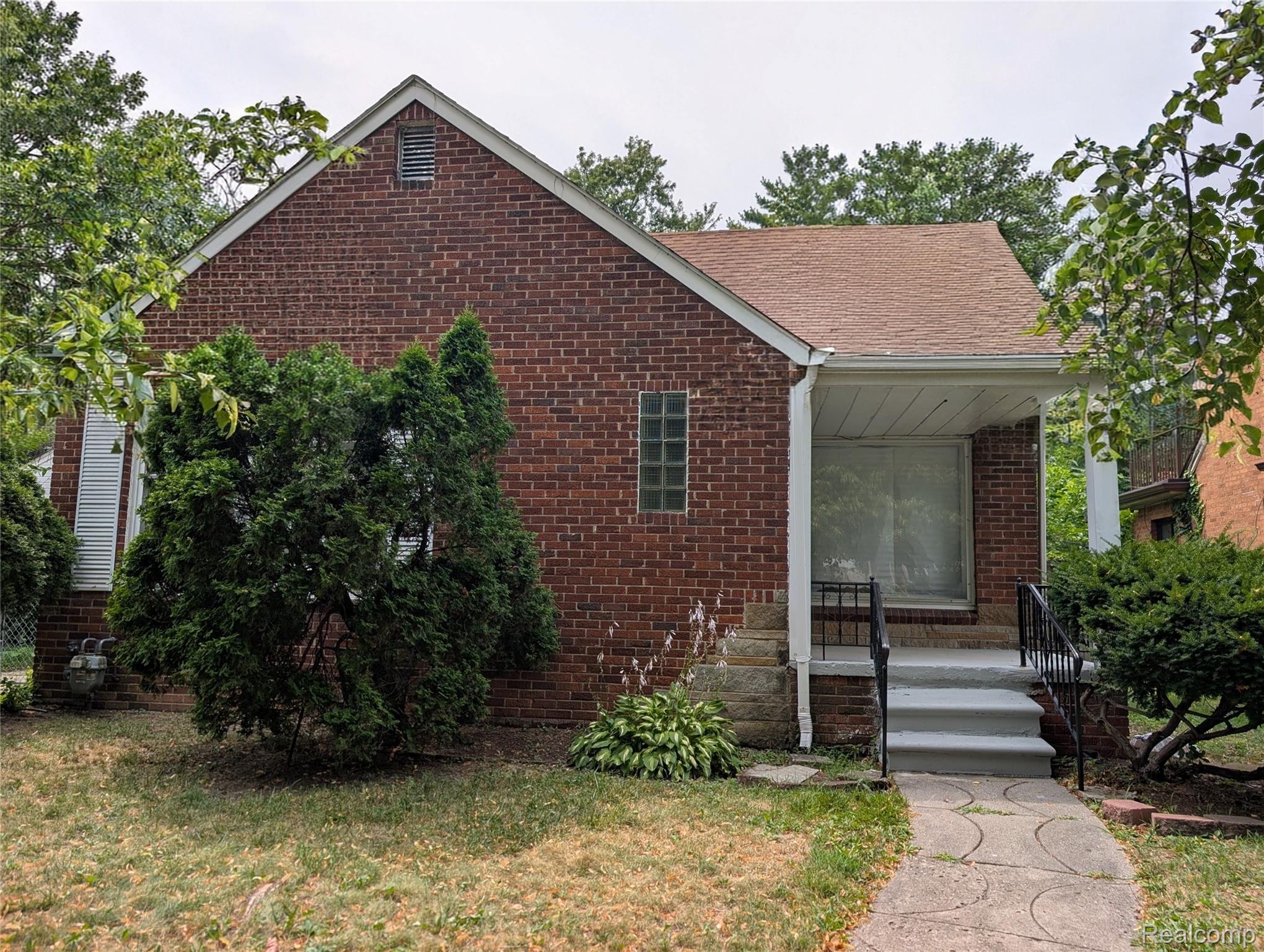 16531 Plainview Avenue Property Photo 1