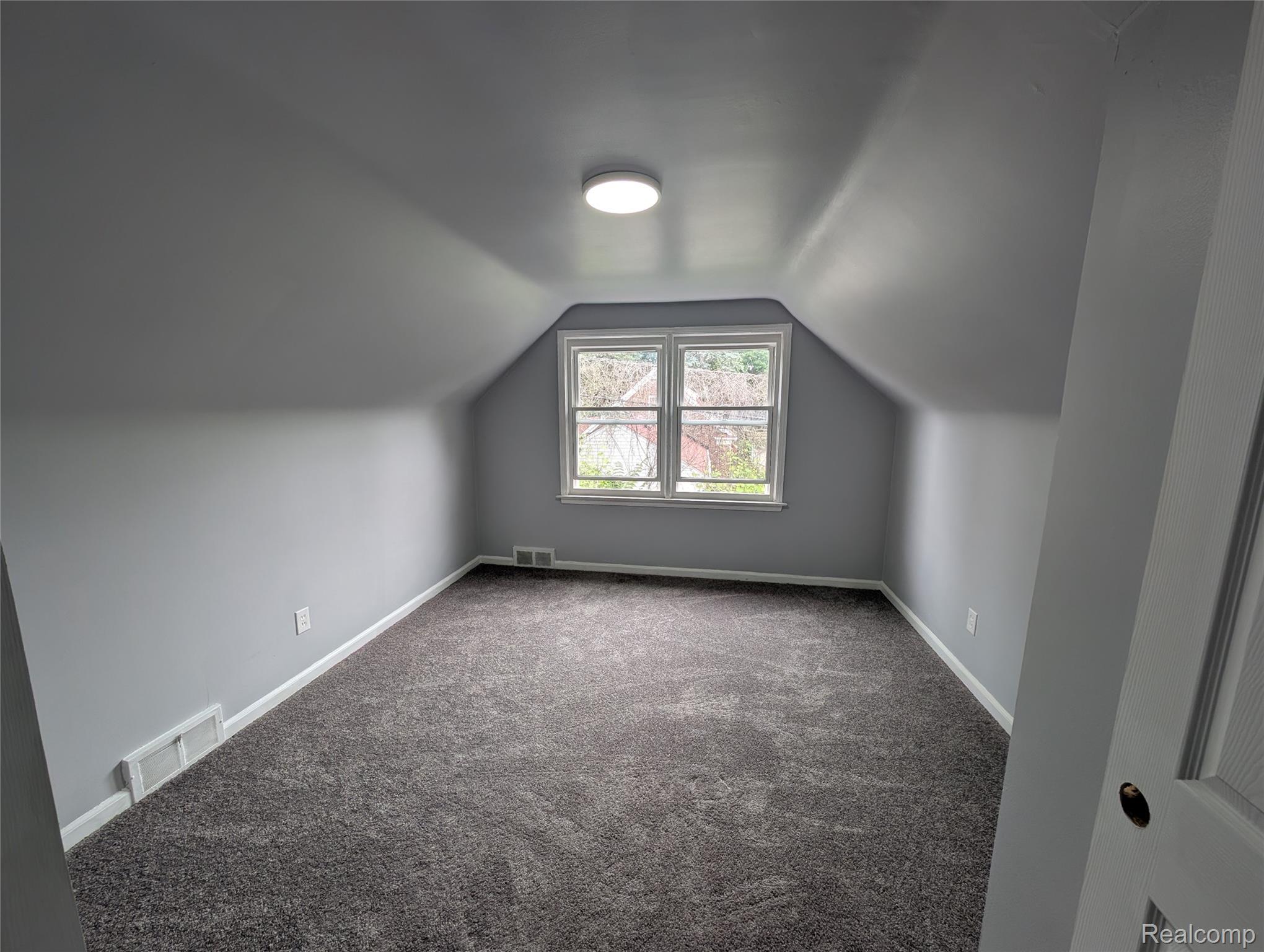 16531 Plainview Avenue Property Photo 12