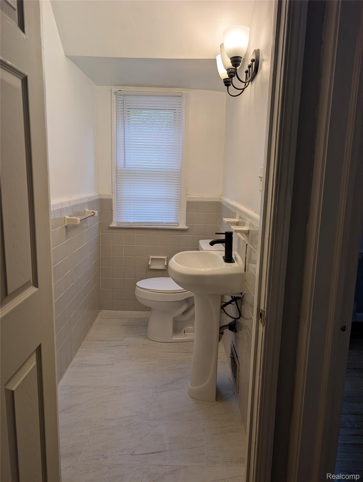 16531 Plainview Avenue Property Photo 23
