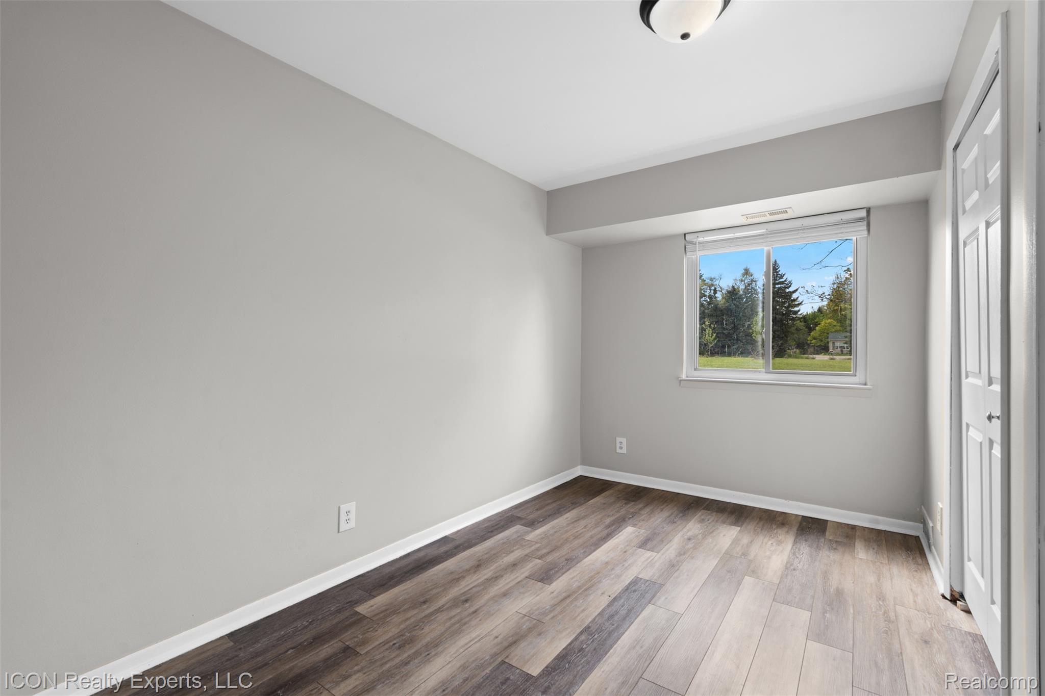 5975 Burroughs Avenue Property Photo 14