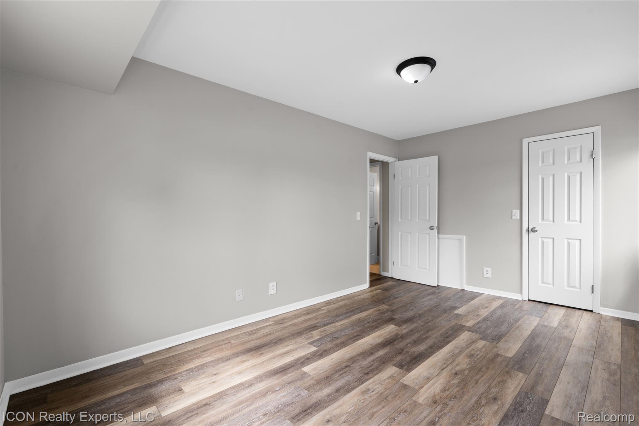 5975 Burroughs Avenue Property Photo 18