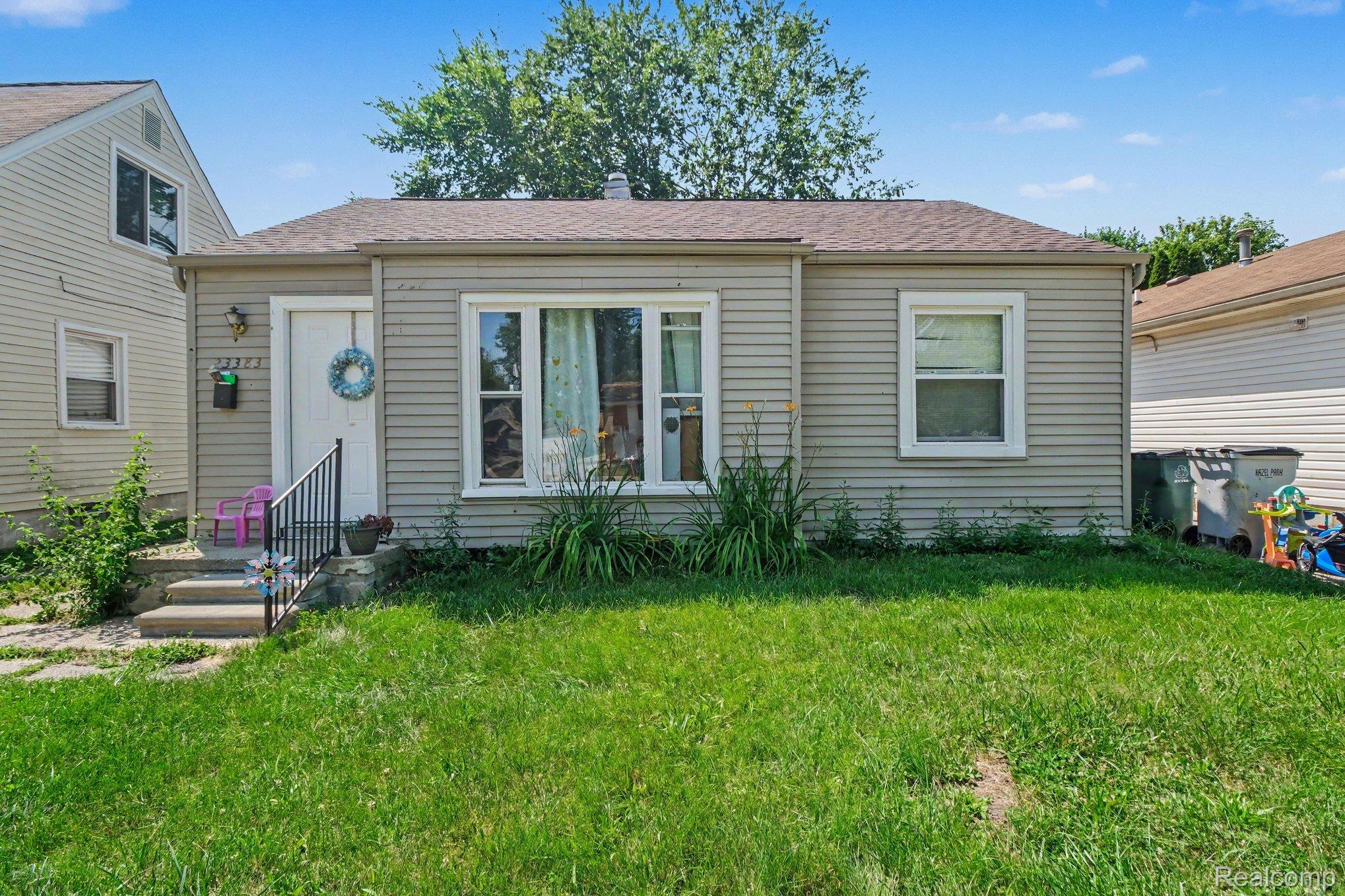 23383 Cayuga Avenue Property Photo 1