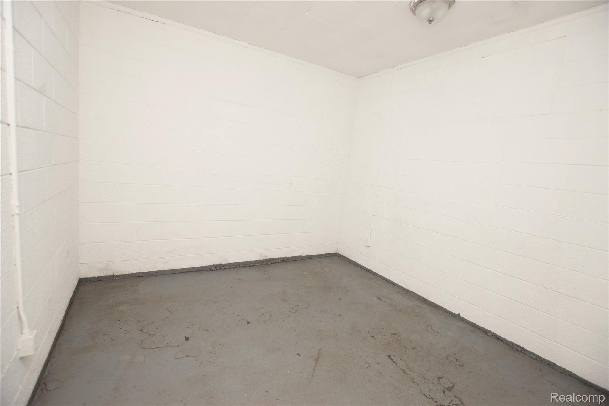 713 Fenton Road Property Photo 7