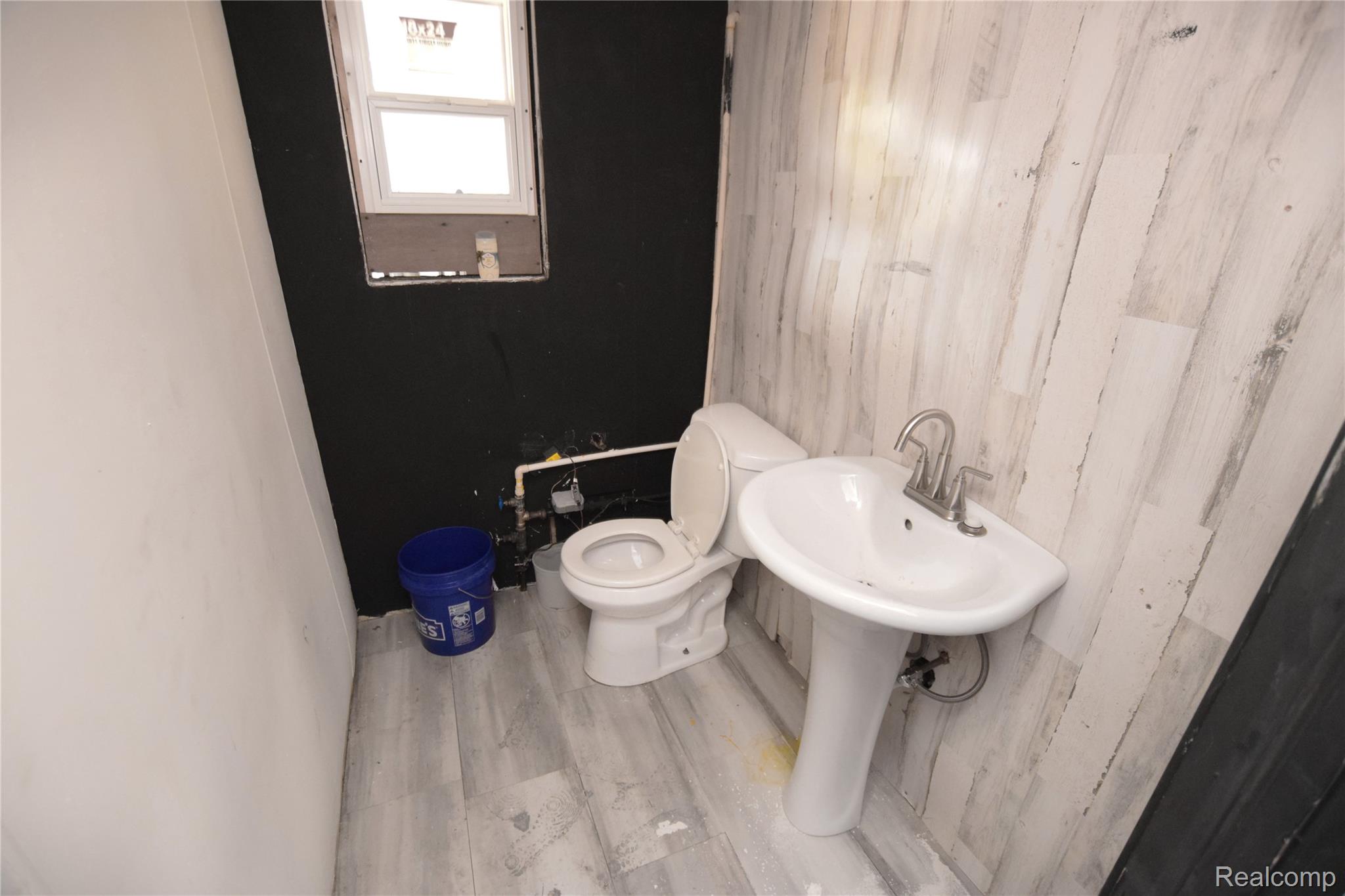 713 Fenton Road Property Photo 9