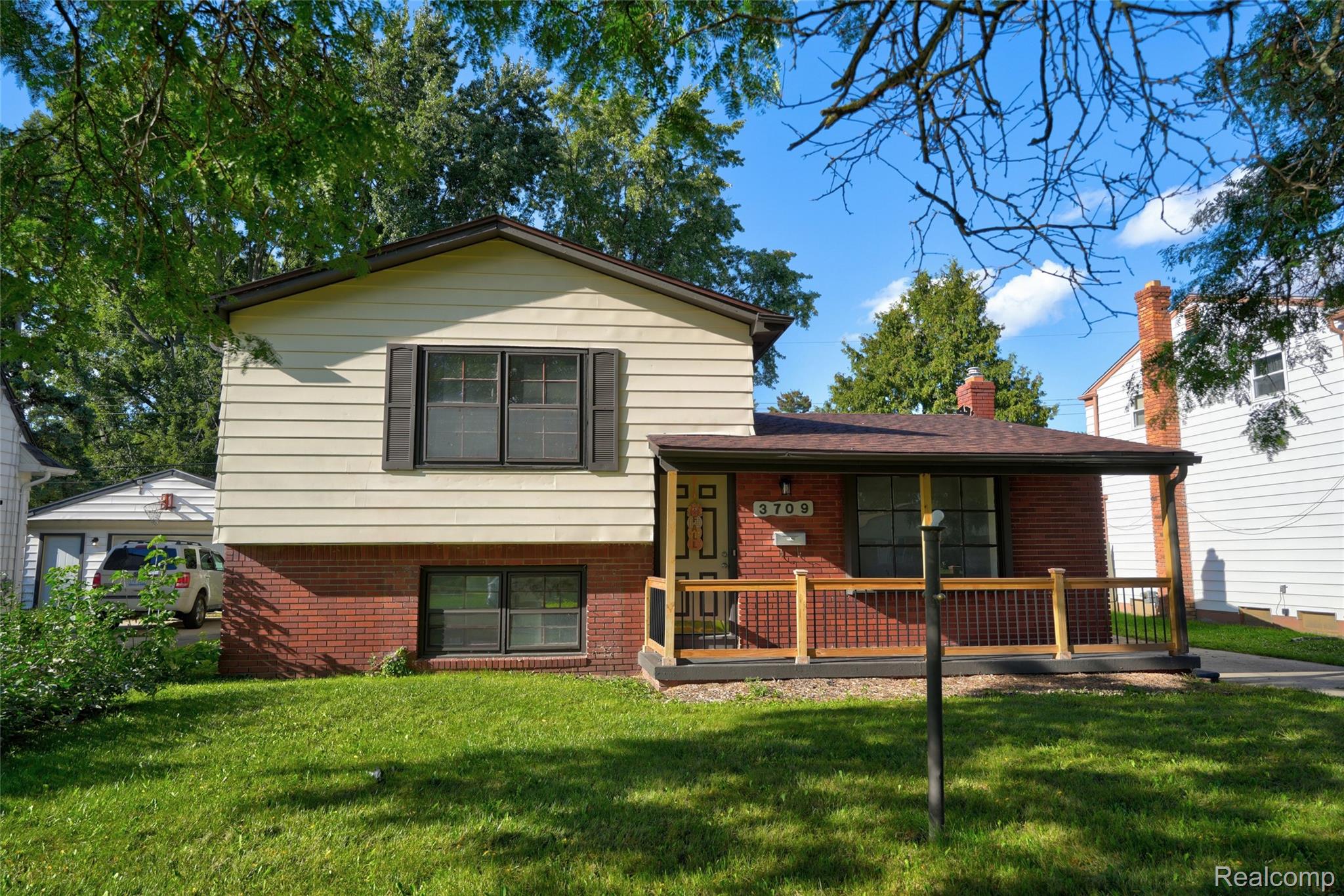 3709 Evergreen Parkway Property Photo 1