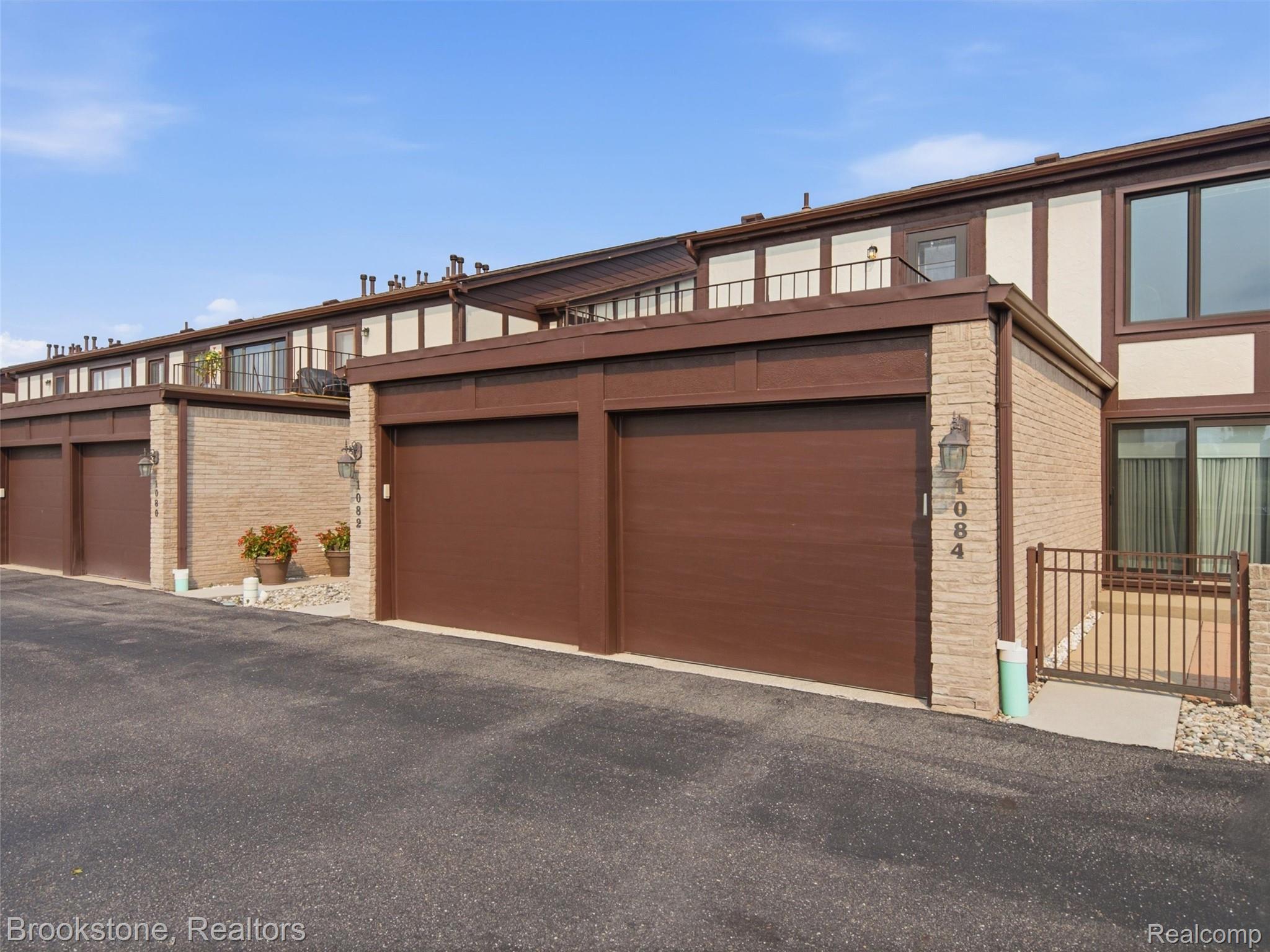 1082 Country Club Drive 84 Property Photo 1