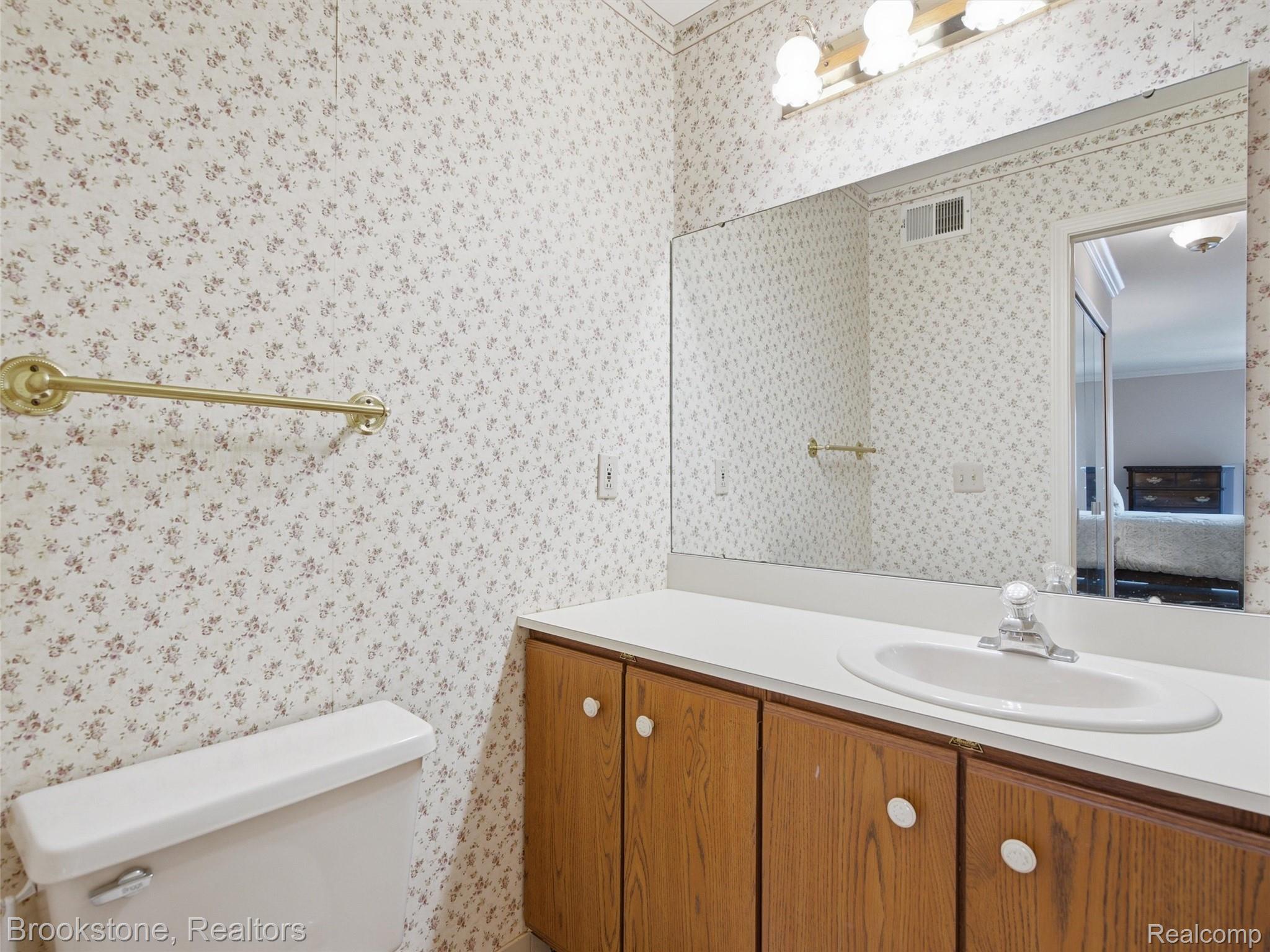 1082 Country Club Drive 84 Property Photo 12