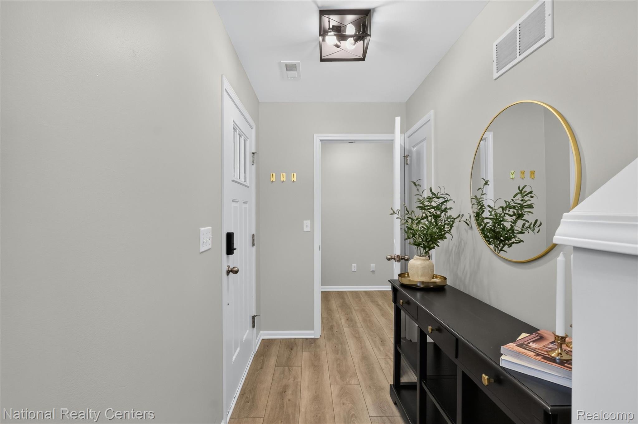 565 Jenny Way Property Photo 3