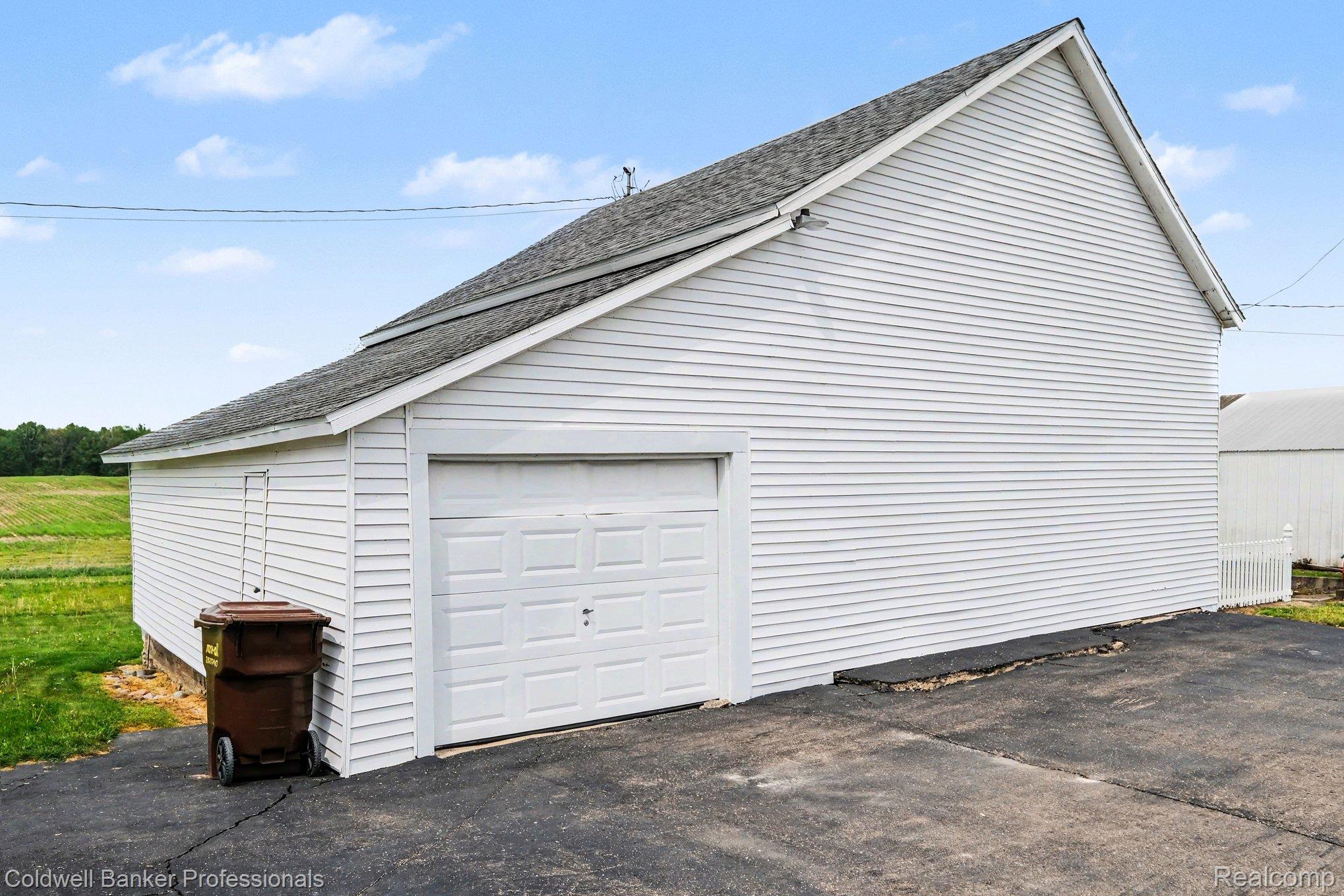 3105 E Dodge Road Property Photo 3