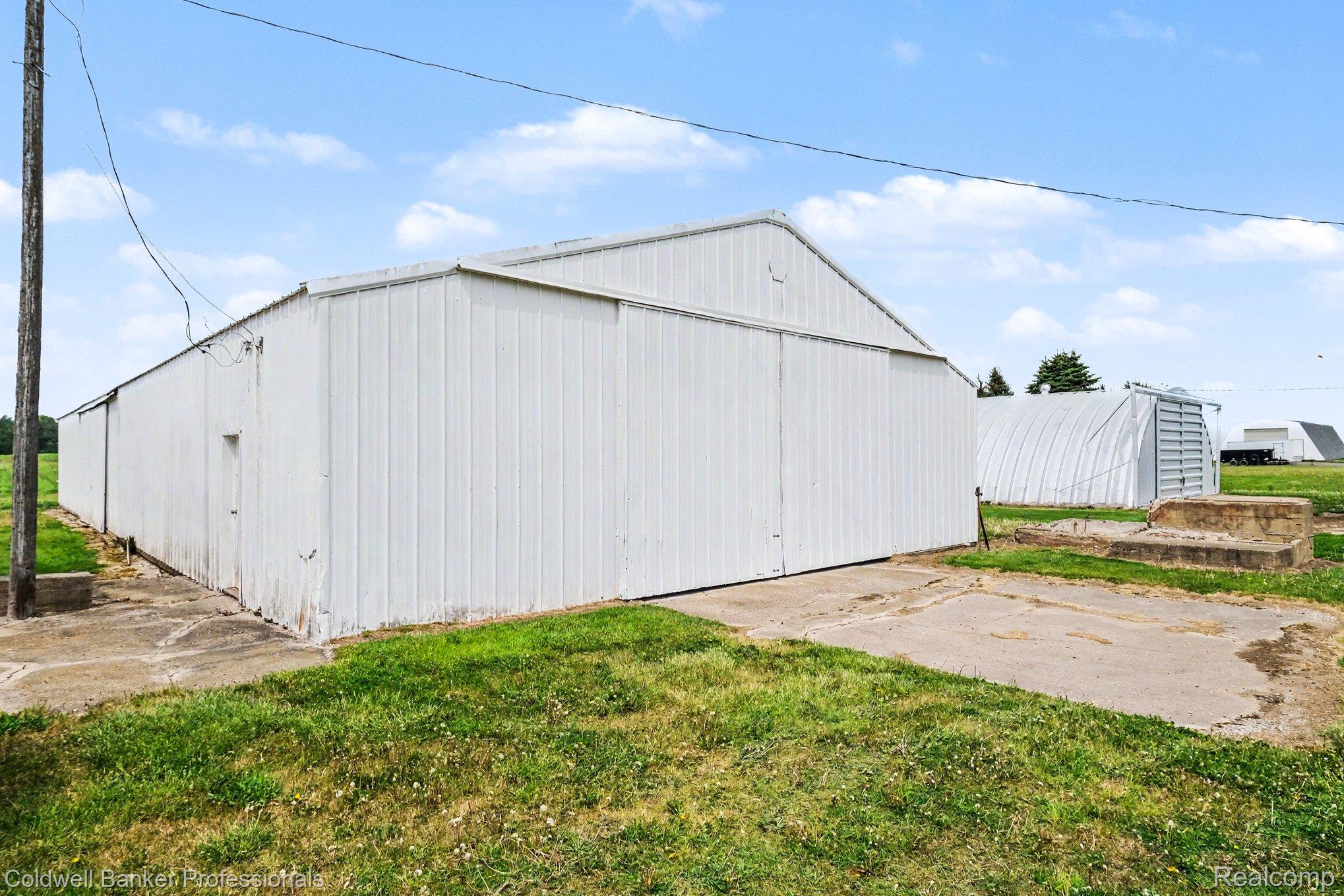 3105 E Dodge Road Property Photo 4