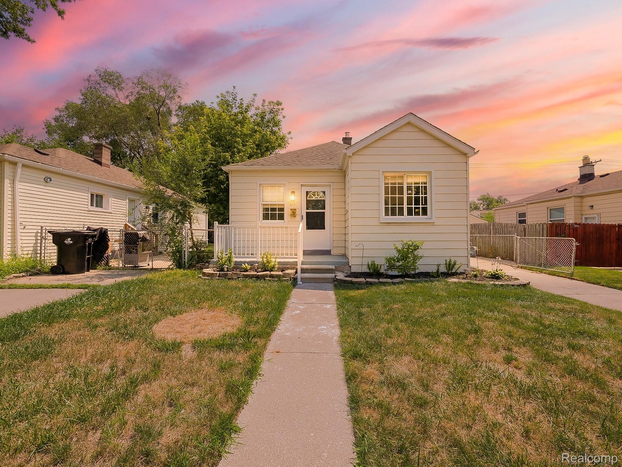 3855 18th Street Property Photo 1