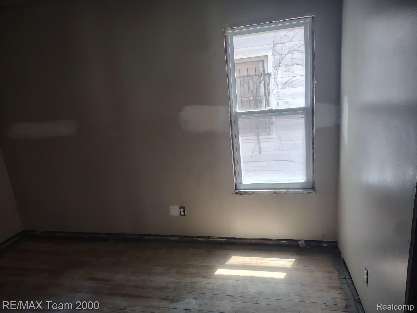 9186 Steel Street Property Photo 4