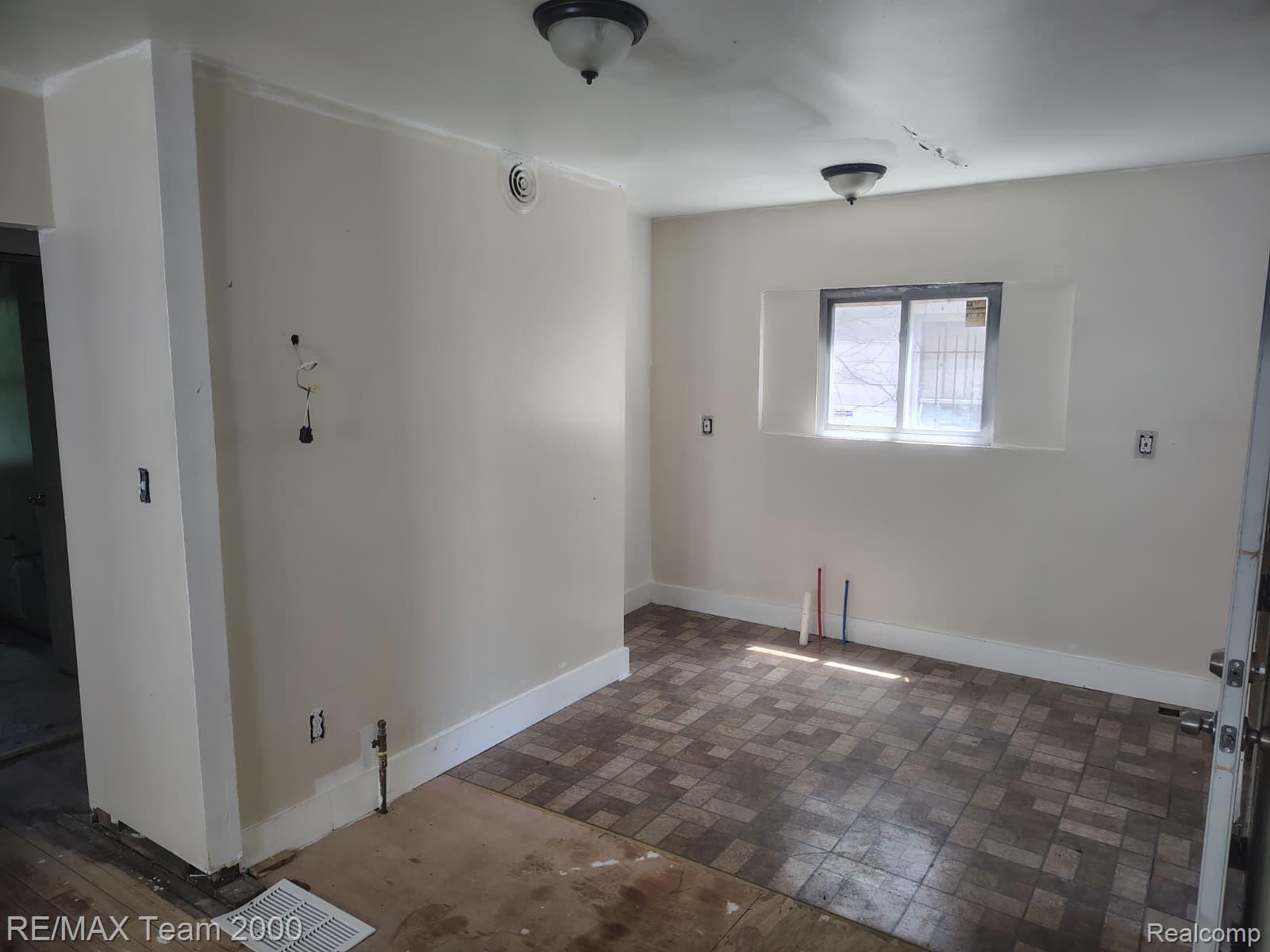 9186 Steel Street Property Photo 5