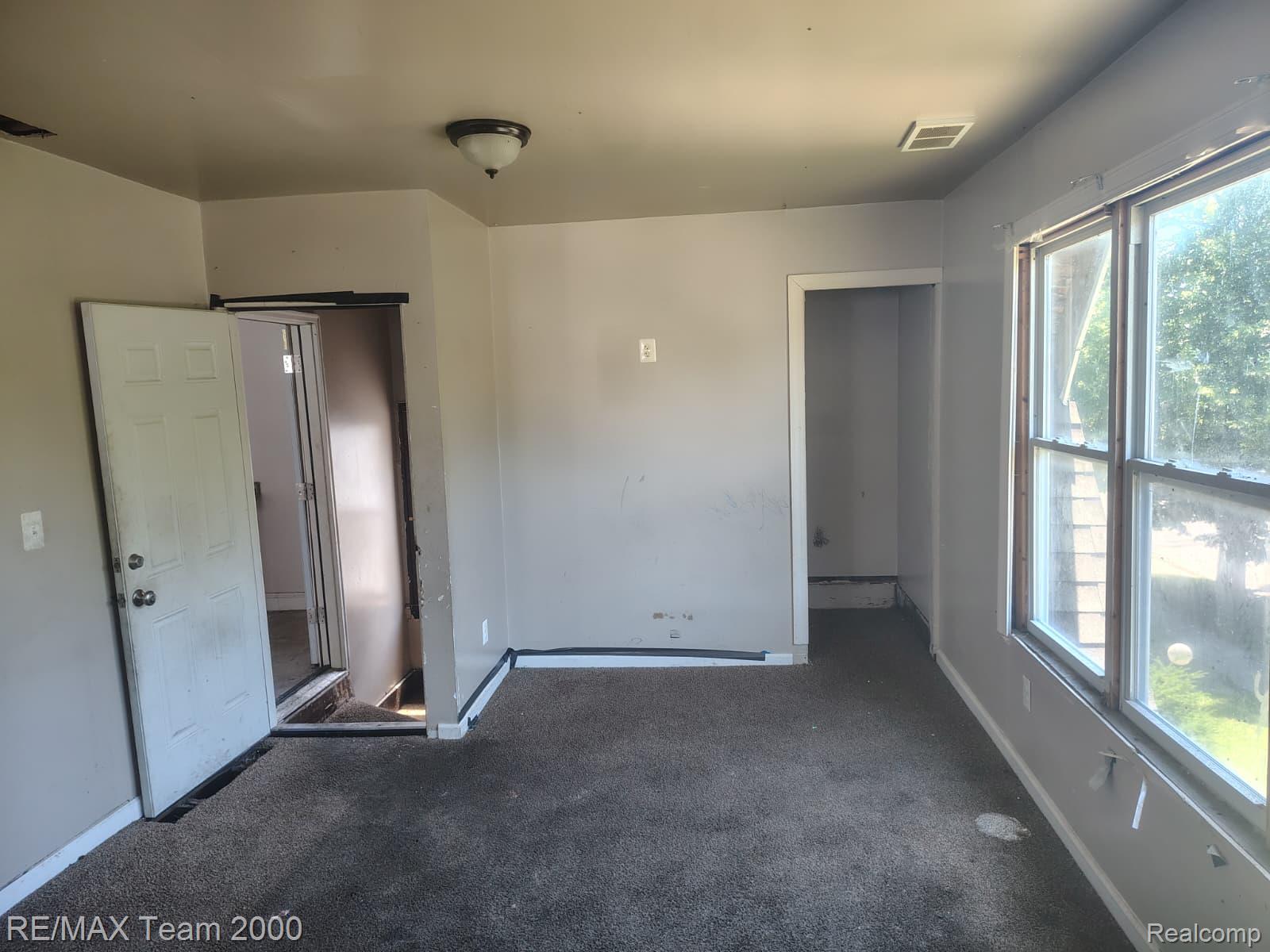 9186 Steel Street Property Photo 9