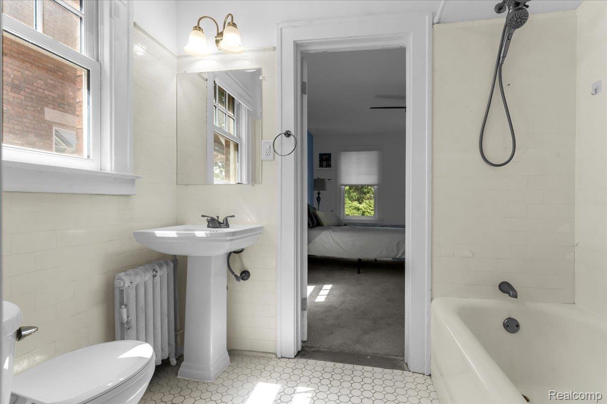 2007 W Boston Boulevard Property Photo 34