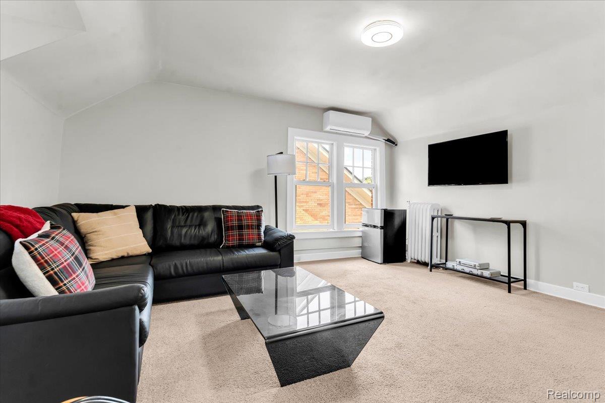 2007 W Boston Boulevard Property Photo 37