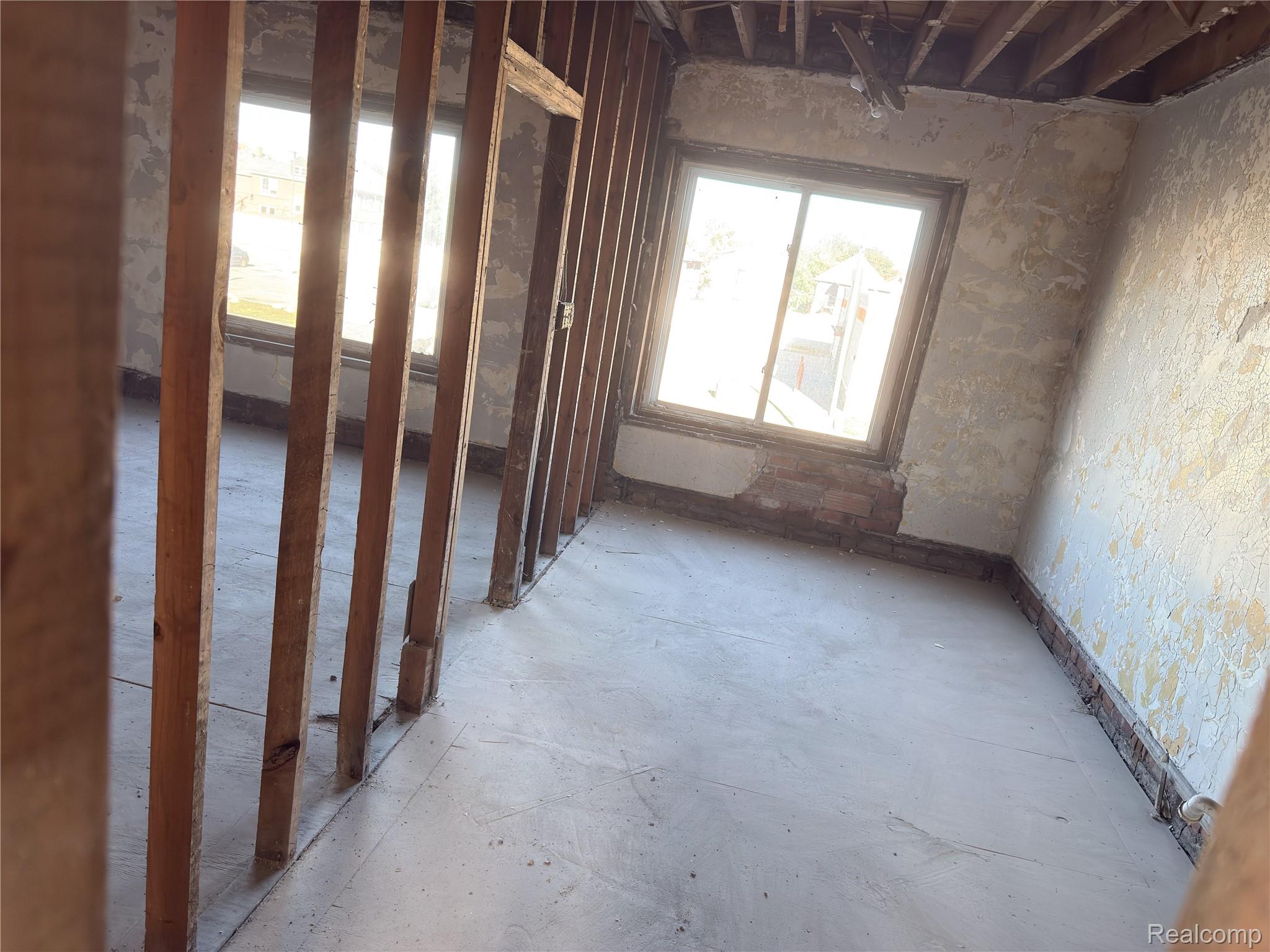 2277 W Davison Property Photo 4