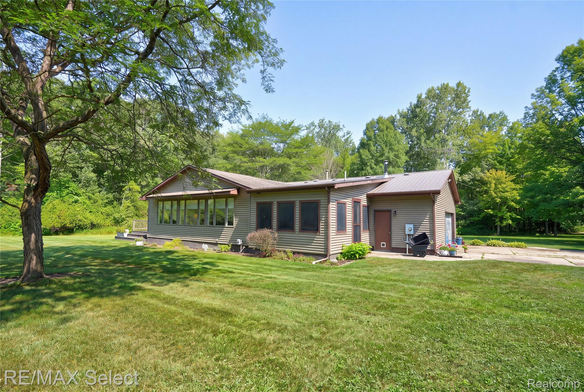 7030 Rathbun Road Property Photo 8