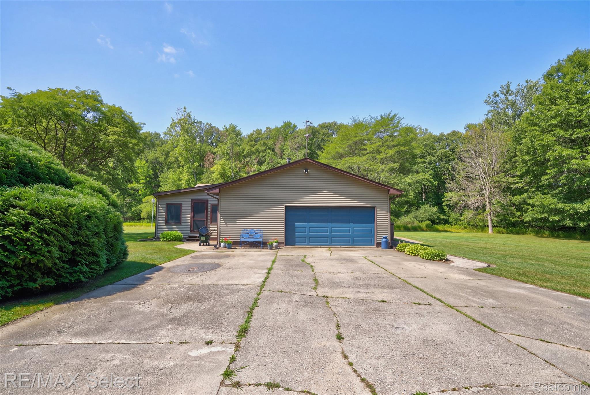7030 Rathbun Road Property Photo 9