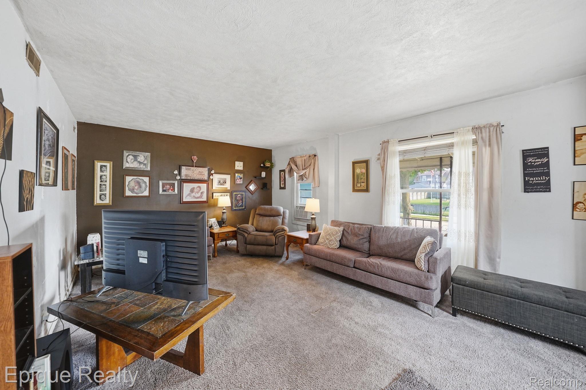 75 E Cicotte Street Property Photo 6