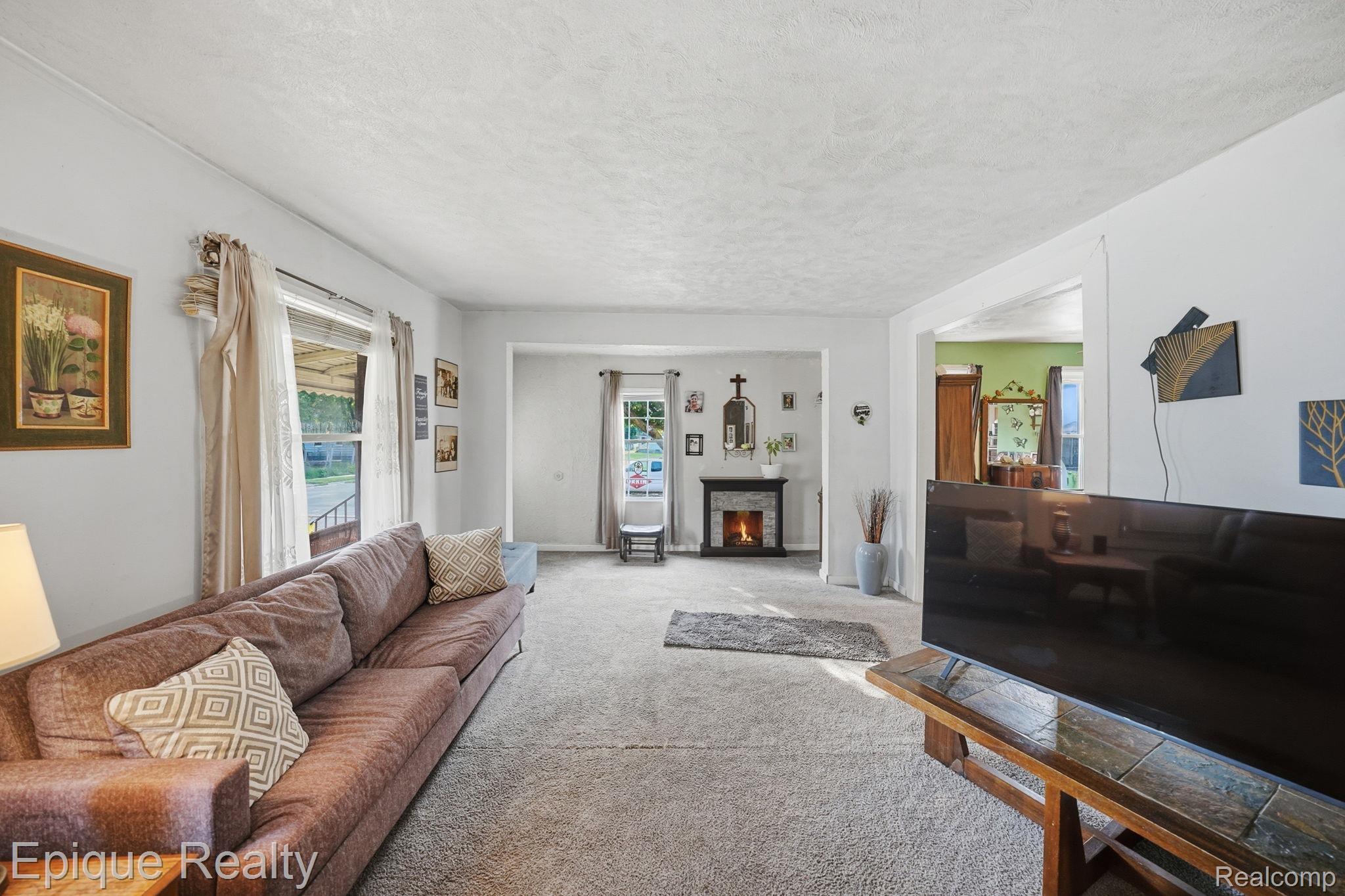 75 E Cicotte Street Property Photo 8
