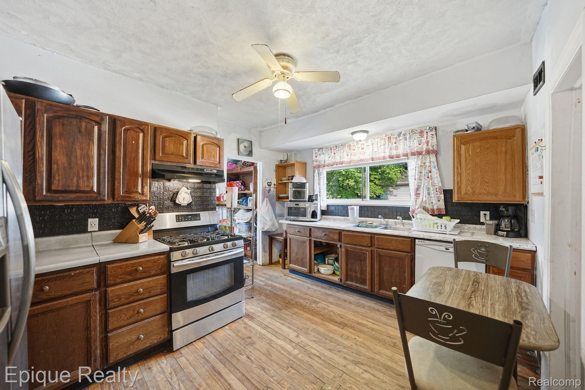 75 E Cicotte Street Property Photo 10