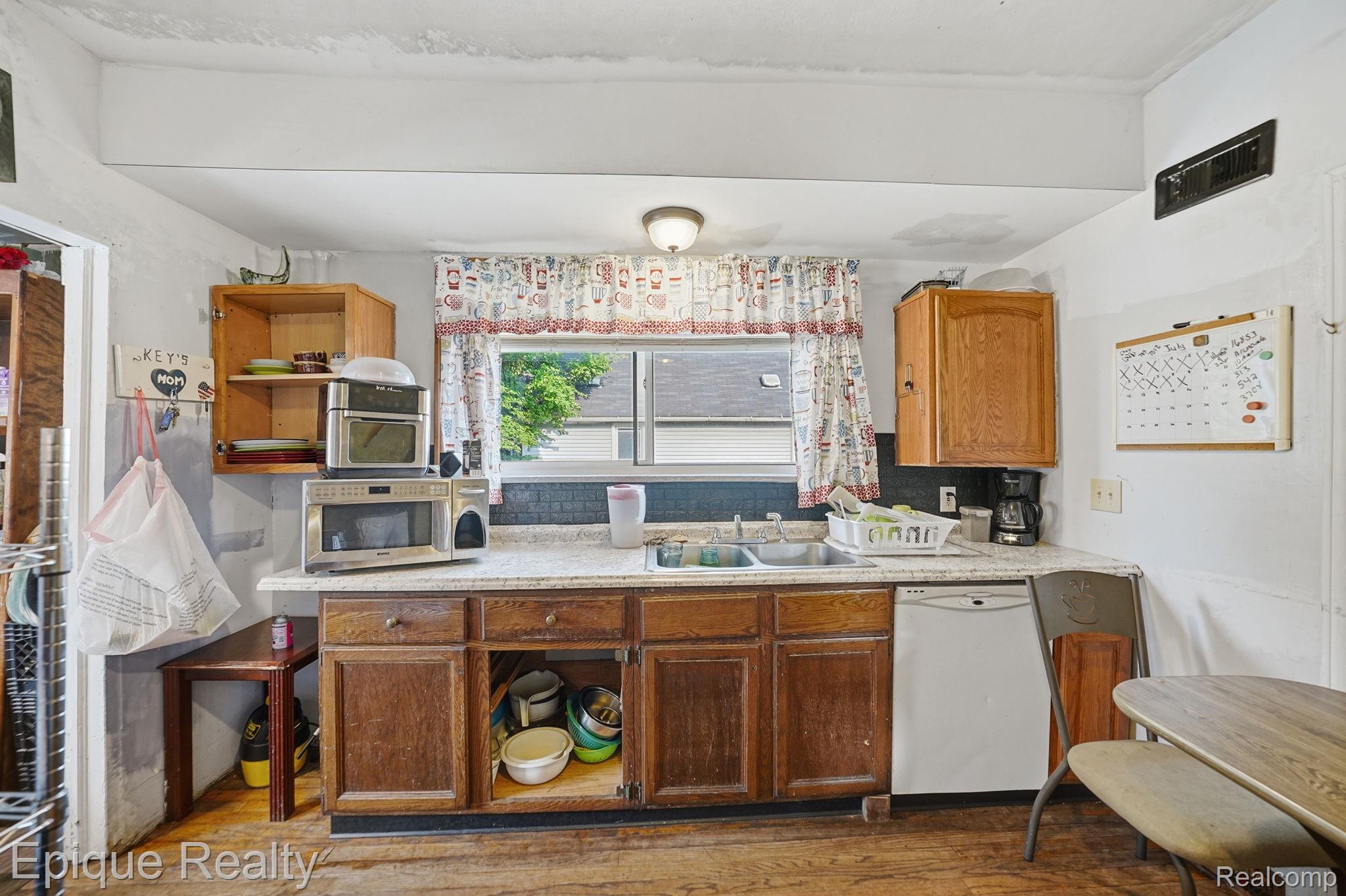 75 E Cicotte Street Property Photo 12