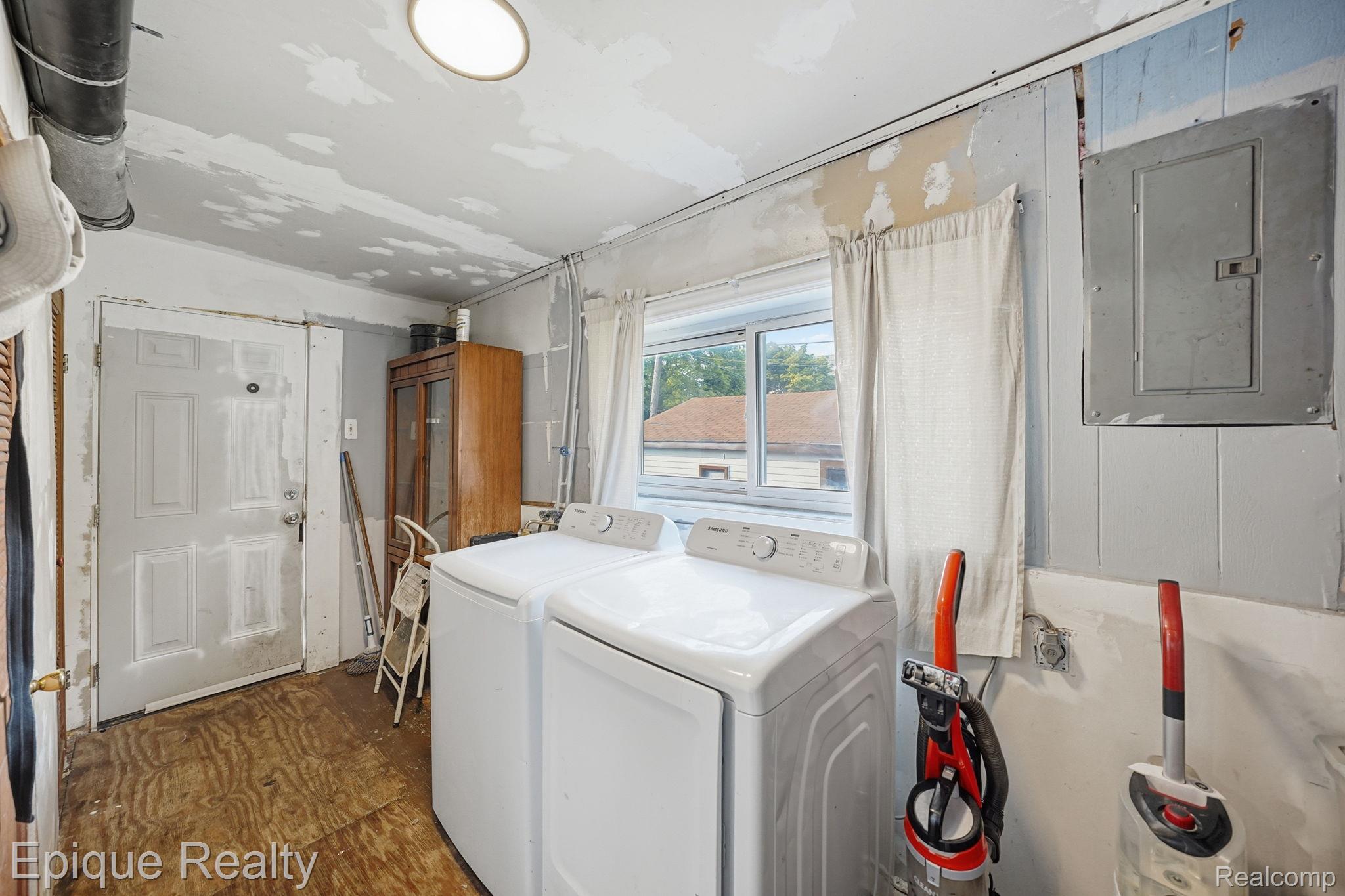 75 E Cicotte Street Property Photo 21