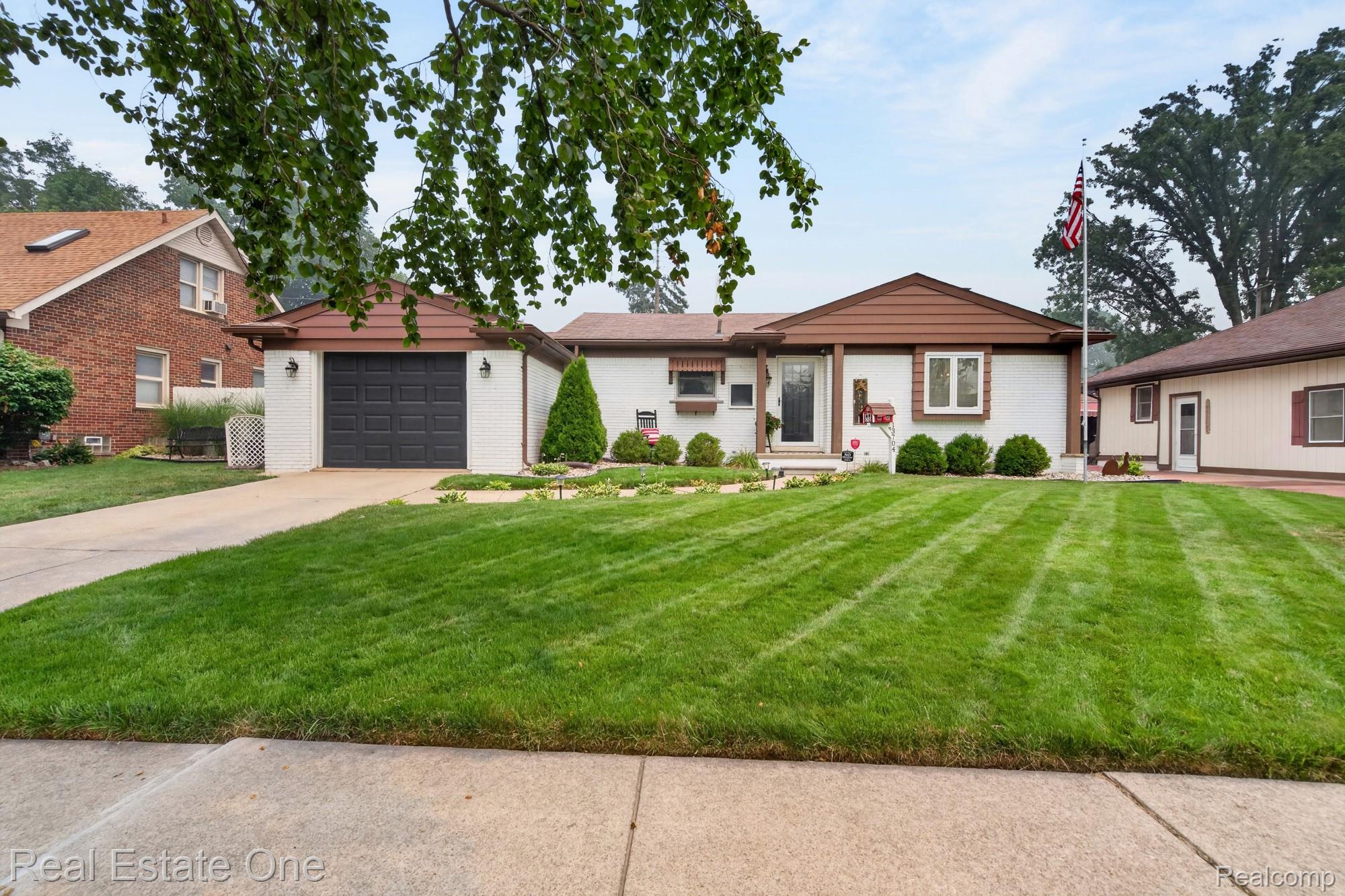 13704 Argyle Street Property Photo 1