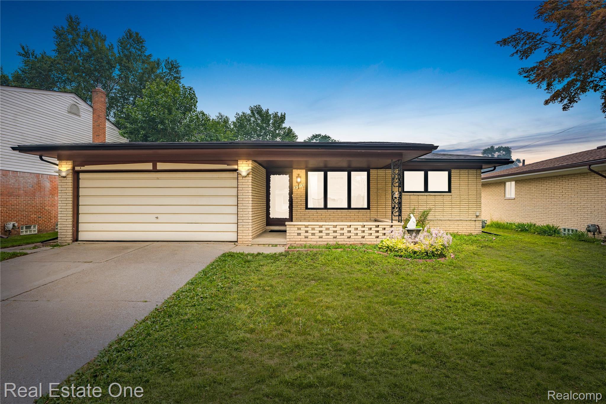 37719 Adrian Drive Property Photo 1