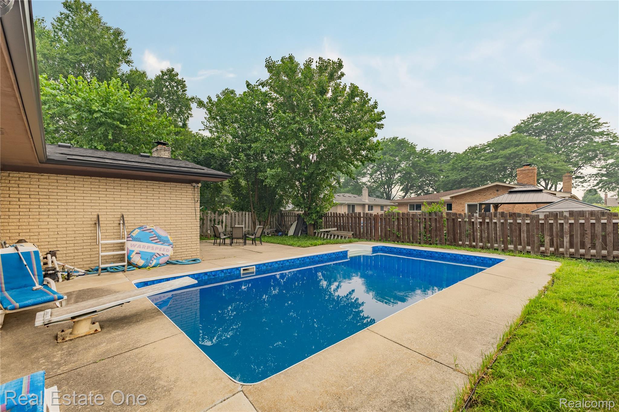 37719 Adrian Drive Property Photo 2