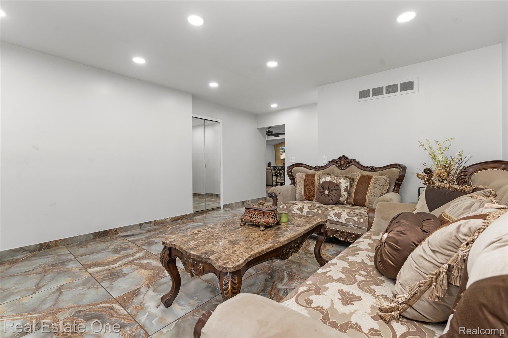 37719 Adrian Drive Property Photo 10