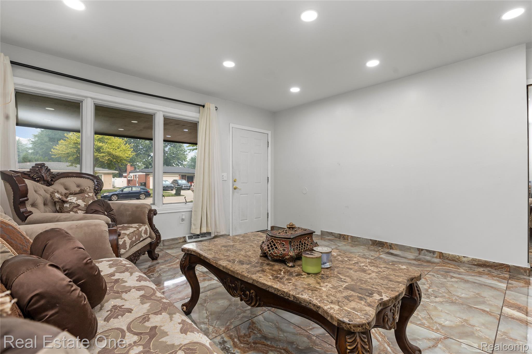 37719 Adrian Drive Property Photo 12