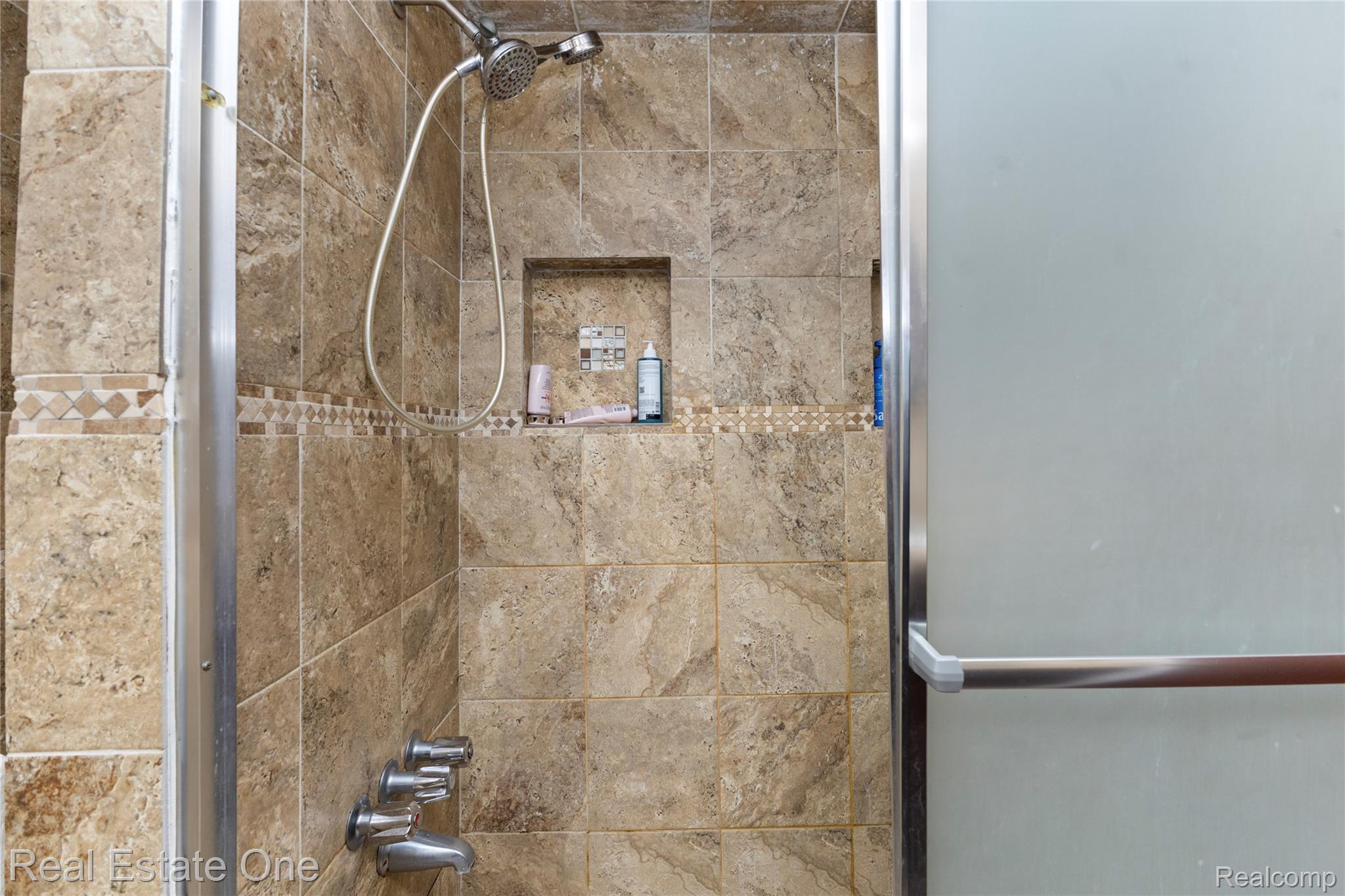 37719 Adrian Drive Property Photo 14