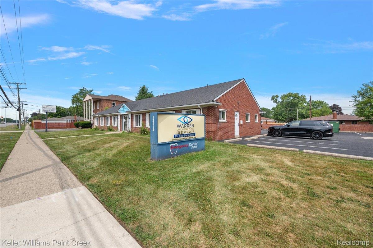 12415 E 12 Mile Road Property Photo 1