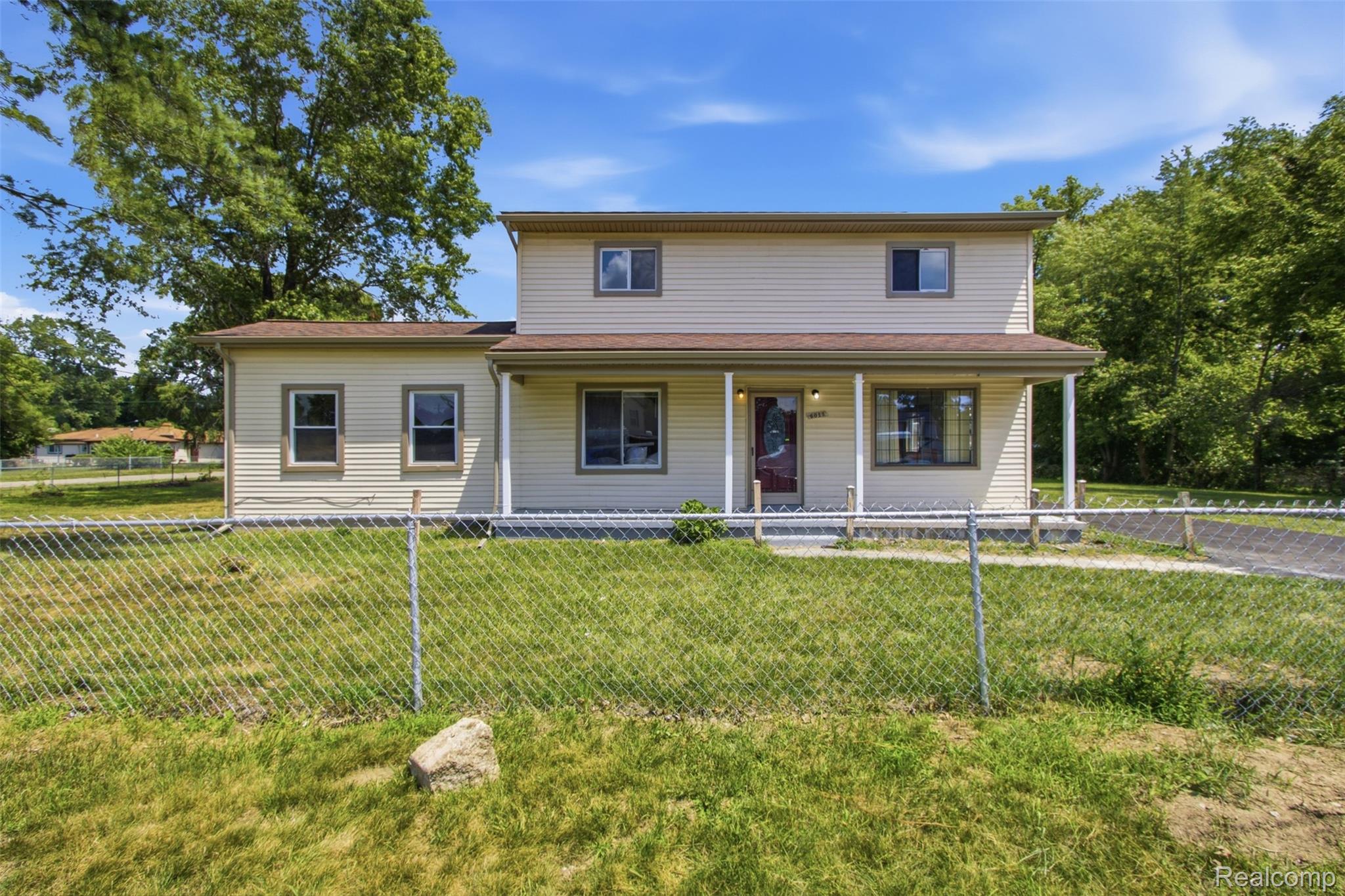 6011 Washington Street Property Photo 2